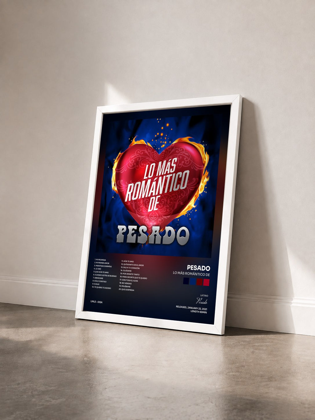#blanc Tableau de l'album Lo Más Romántico De de Pesado vu de trois quarts, cadre blanc
