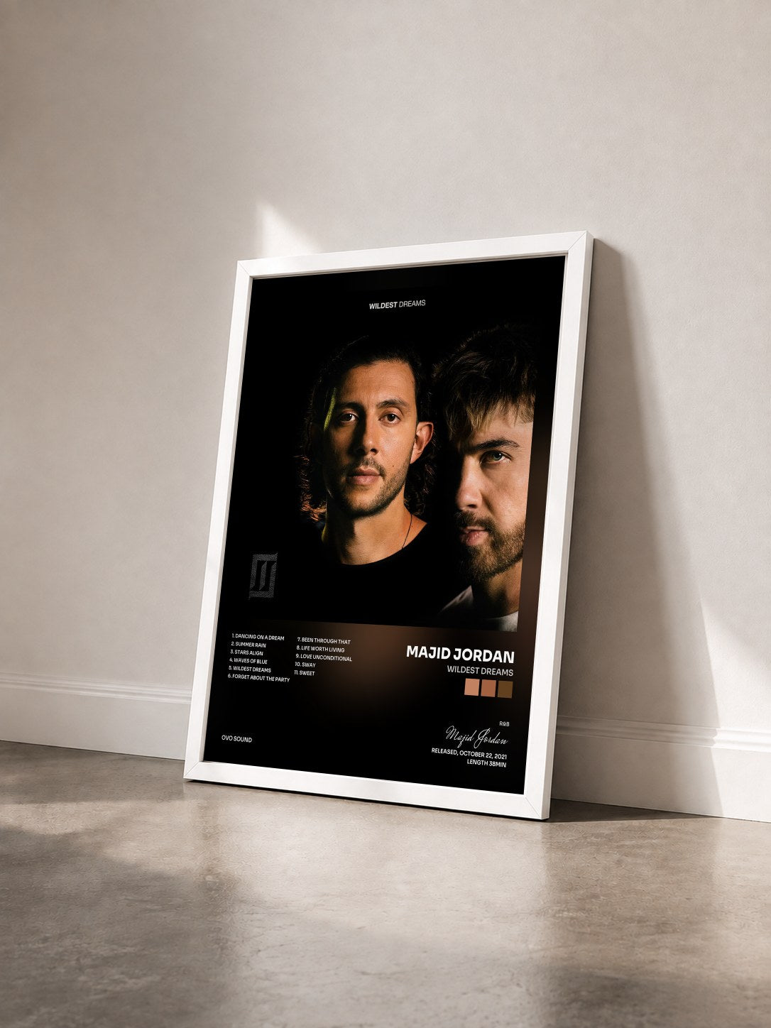 #blanc Tableau de l'album Wildest Dreams de Majid Jordan vu de trois quarts, cadre blanc