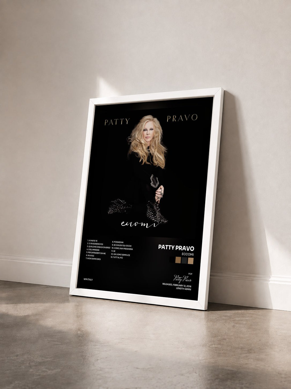#blanc Tableau de l'album Eccomi de Patty Pravo vu de trois quarts, cadre blanc