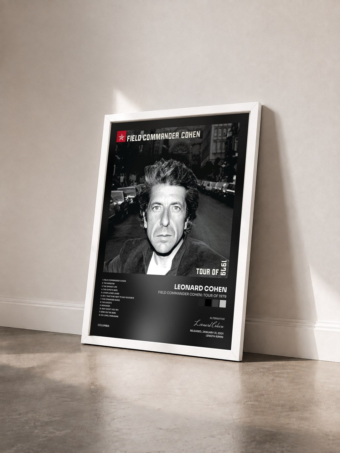 #blanc Tableau de l'album Field Commander Cohen: Tour of 1979 de Leonard Cohen vu de trois quarts, cadre blanc