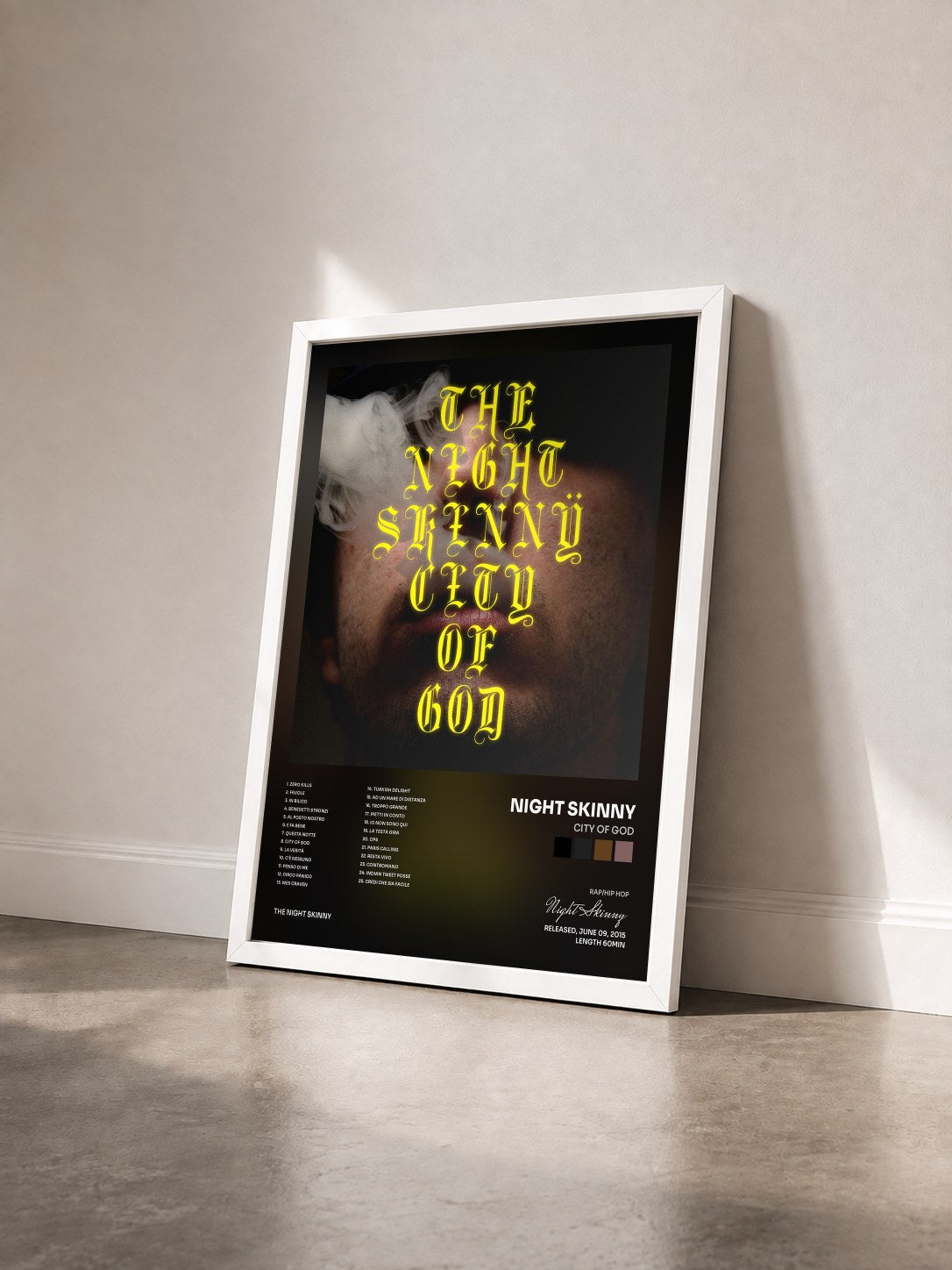 #blanc Tableau de l'album City Of God de Night Skinny vu de trois quarts, cadre blanc