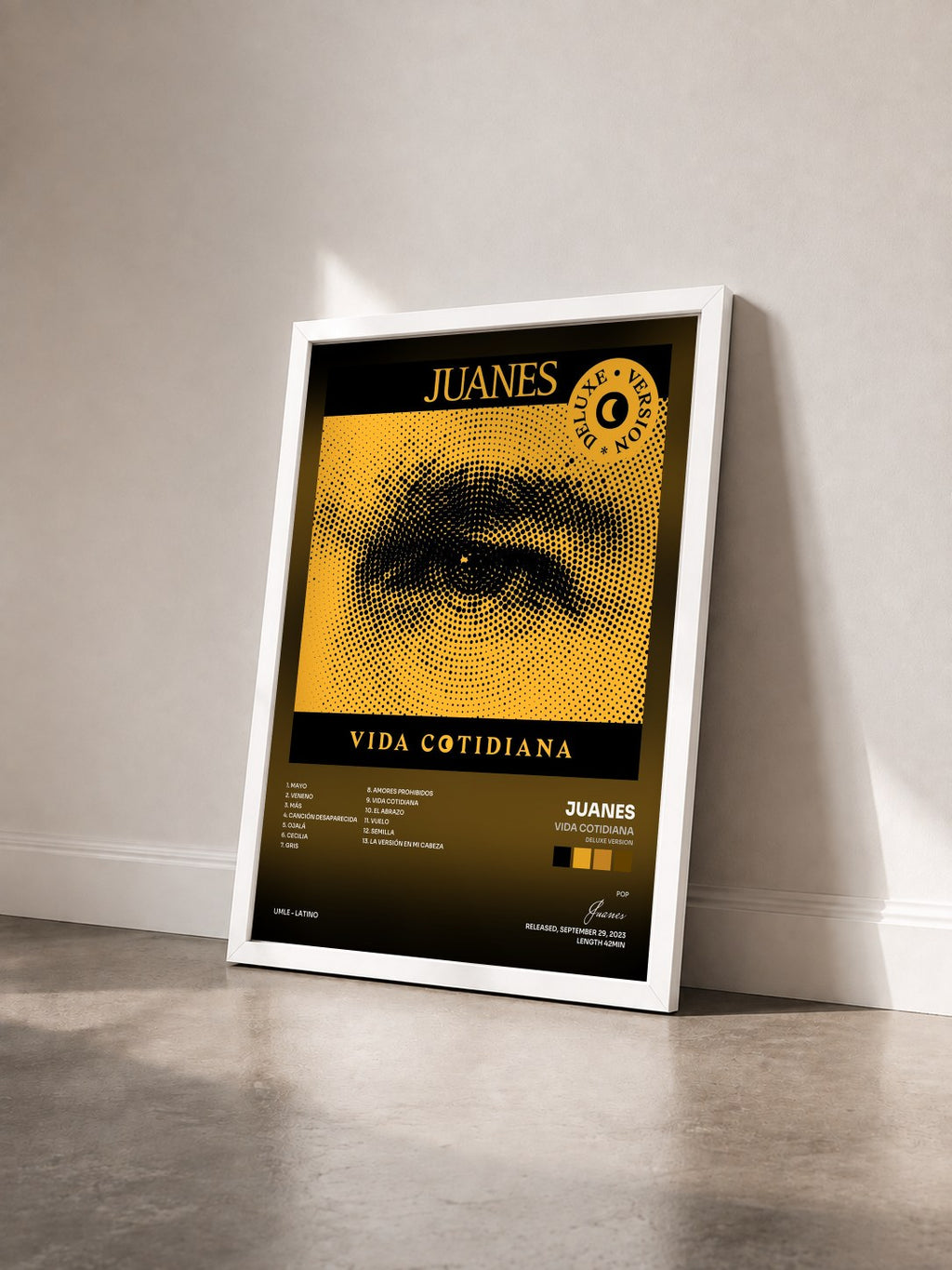 #blanc Tableau de l'album Vida Cotidiana (Deluxe Version) de Juanes vu de trois quarts, cadre blanc