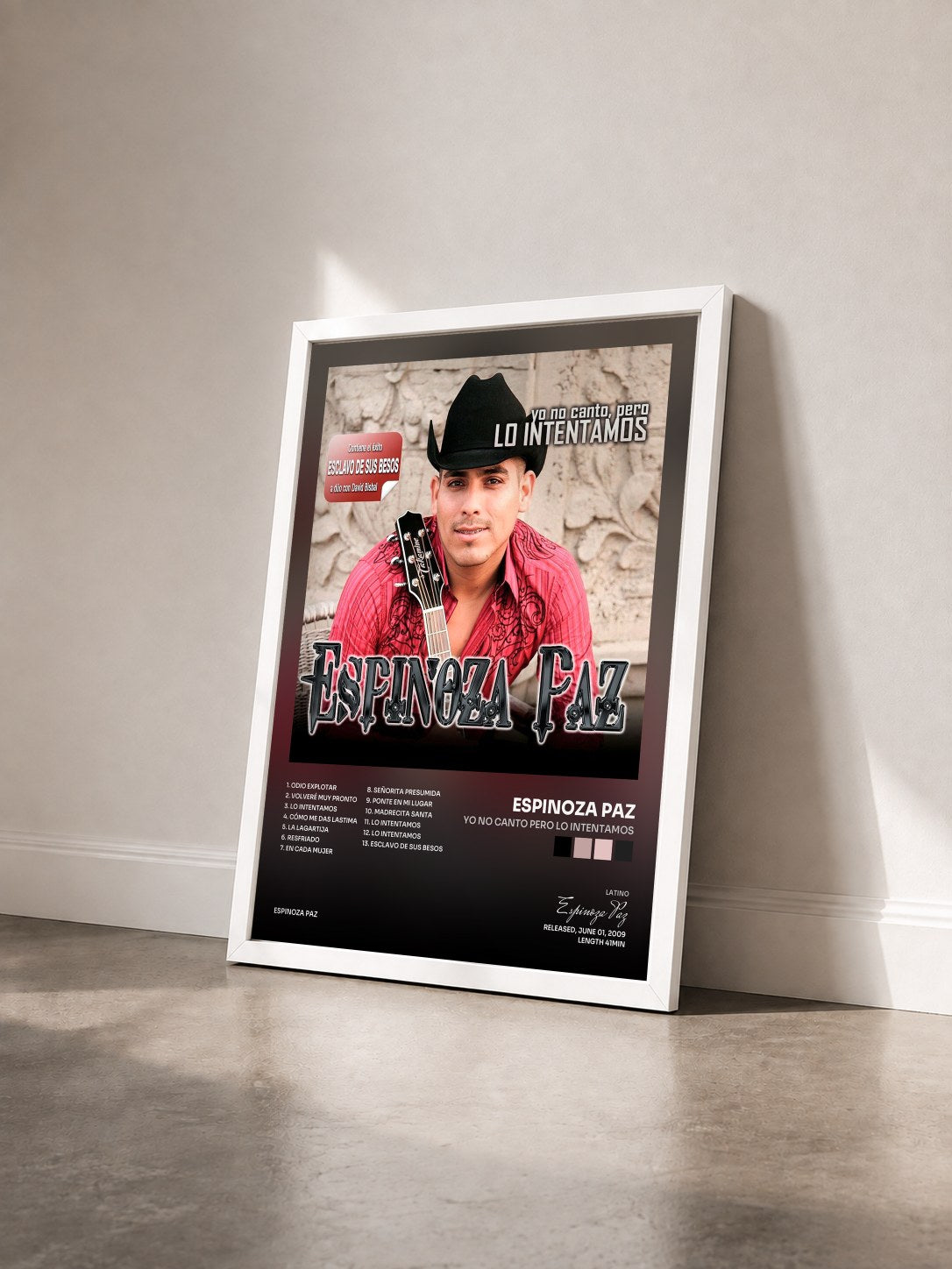 #blanc Tableau de l'album Yo No Canto Pero Lo Intentamos de Espinoza Paz vu de trois quarts, cadre blanc