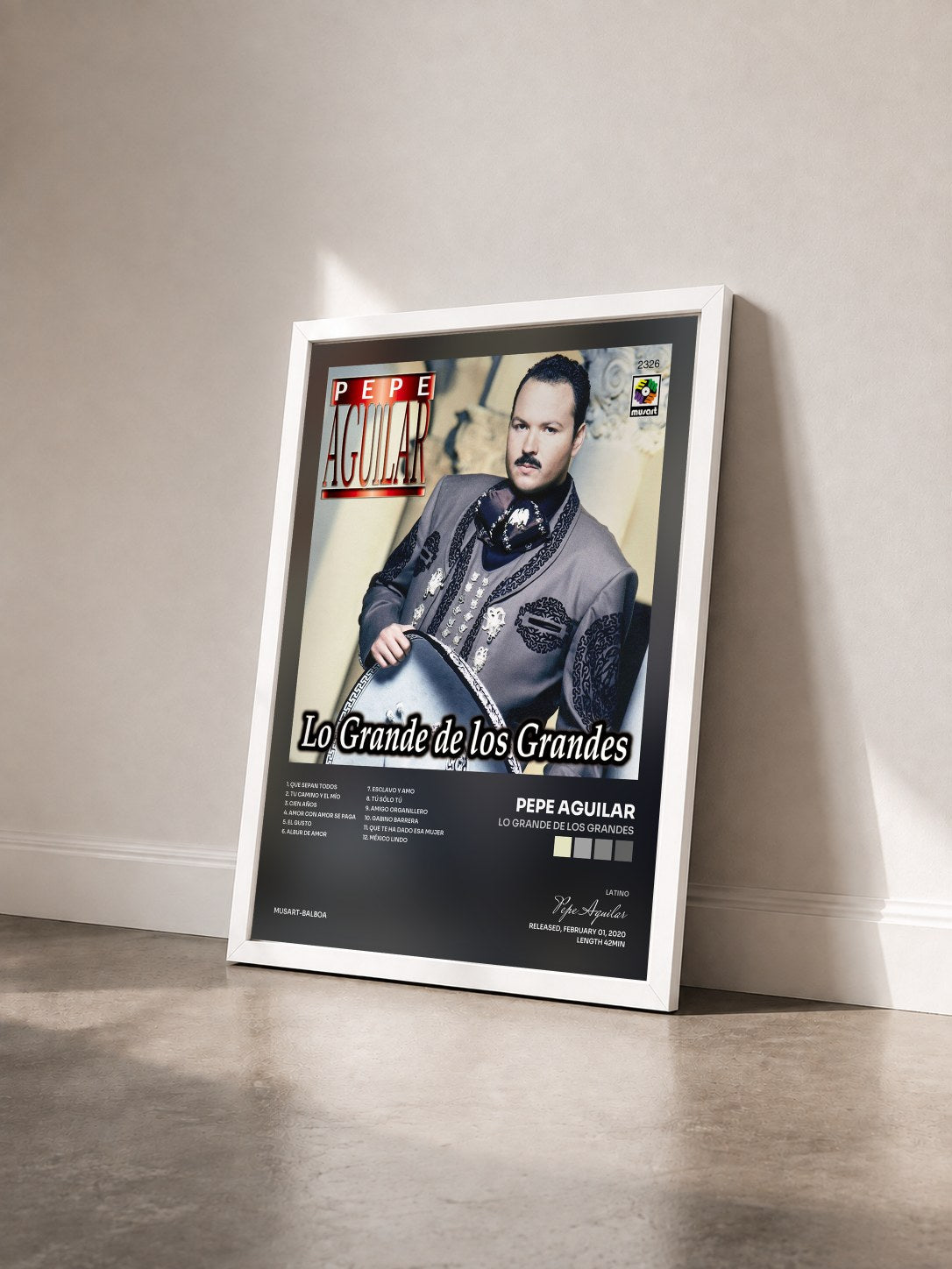 #blanc Tableau de l'album Lo Grande De Los Grandes de Pepe Aguilar vu de trois quarts, cadre blanc