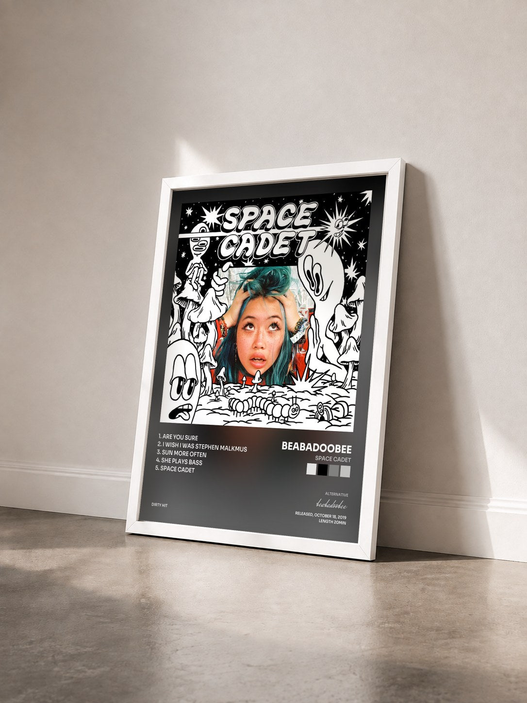 #blanc Tableau de l'album Space Cadet de beabadoobee vu de trois quarts, cadre blanc