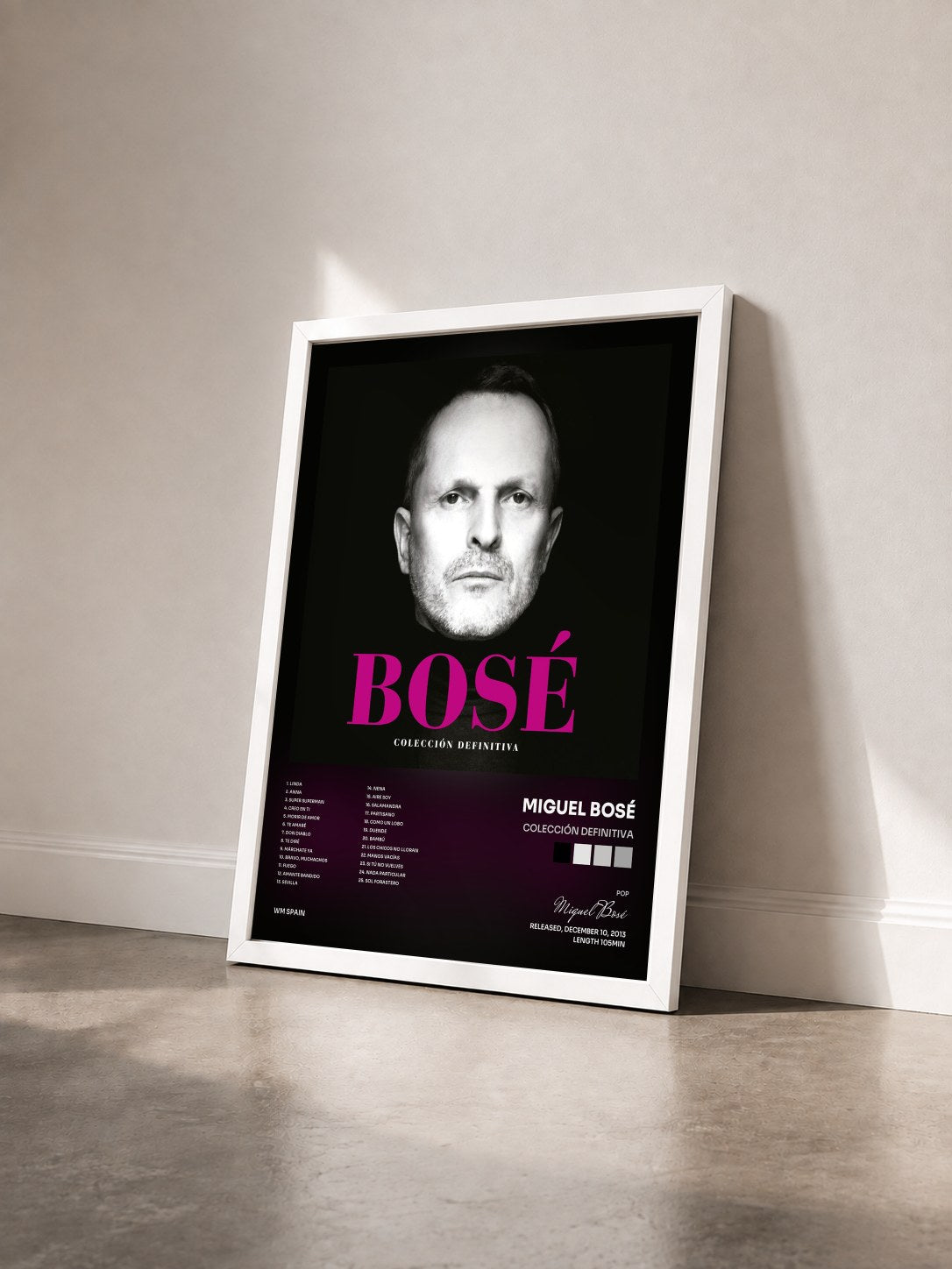 #blanc Tableau de l'album Colección Definitiva de Miguel Bosé vu de trois quarts, cadre blanc