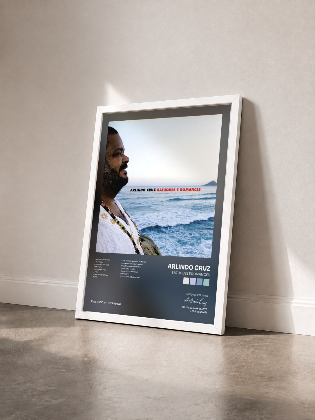 #blanc Tableau de l'album Batuques e Romances de Arlindo Cruz vu de trois quarts, cadre blanc