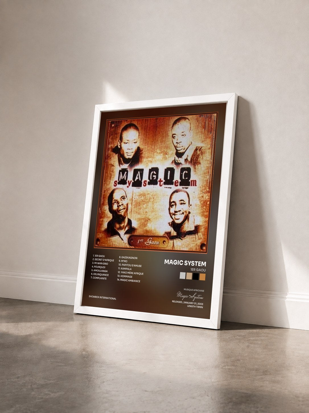 #blanc Tableau de l'album 1er Gaou de Magic System vu de trois quarts, cadre blanc