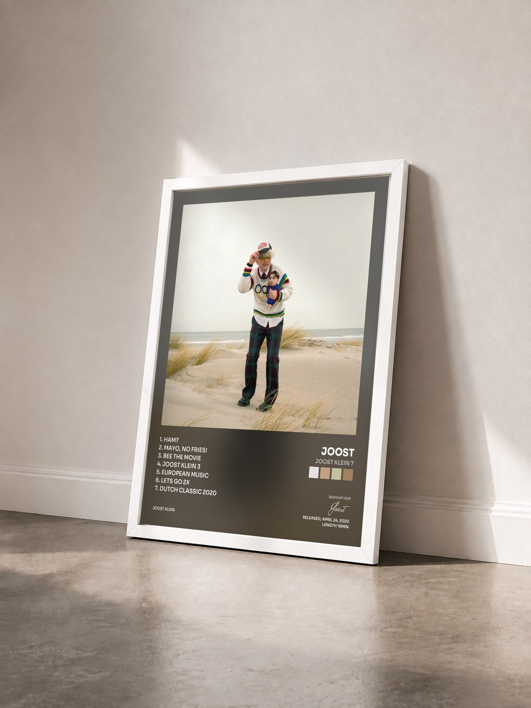 #blanc Tableau de l'album Joost Klein 7 de Joost vu de trois quarts, cadre blanc