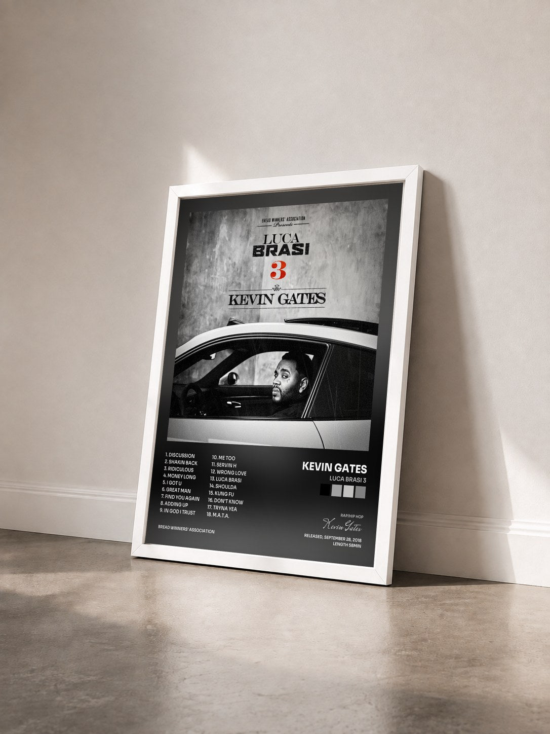 #blanc Tableau de l'album Luca Brasi 3 de Kevin Gates vu de trois quarts, cadre blanc