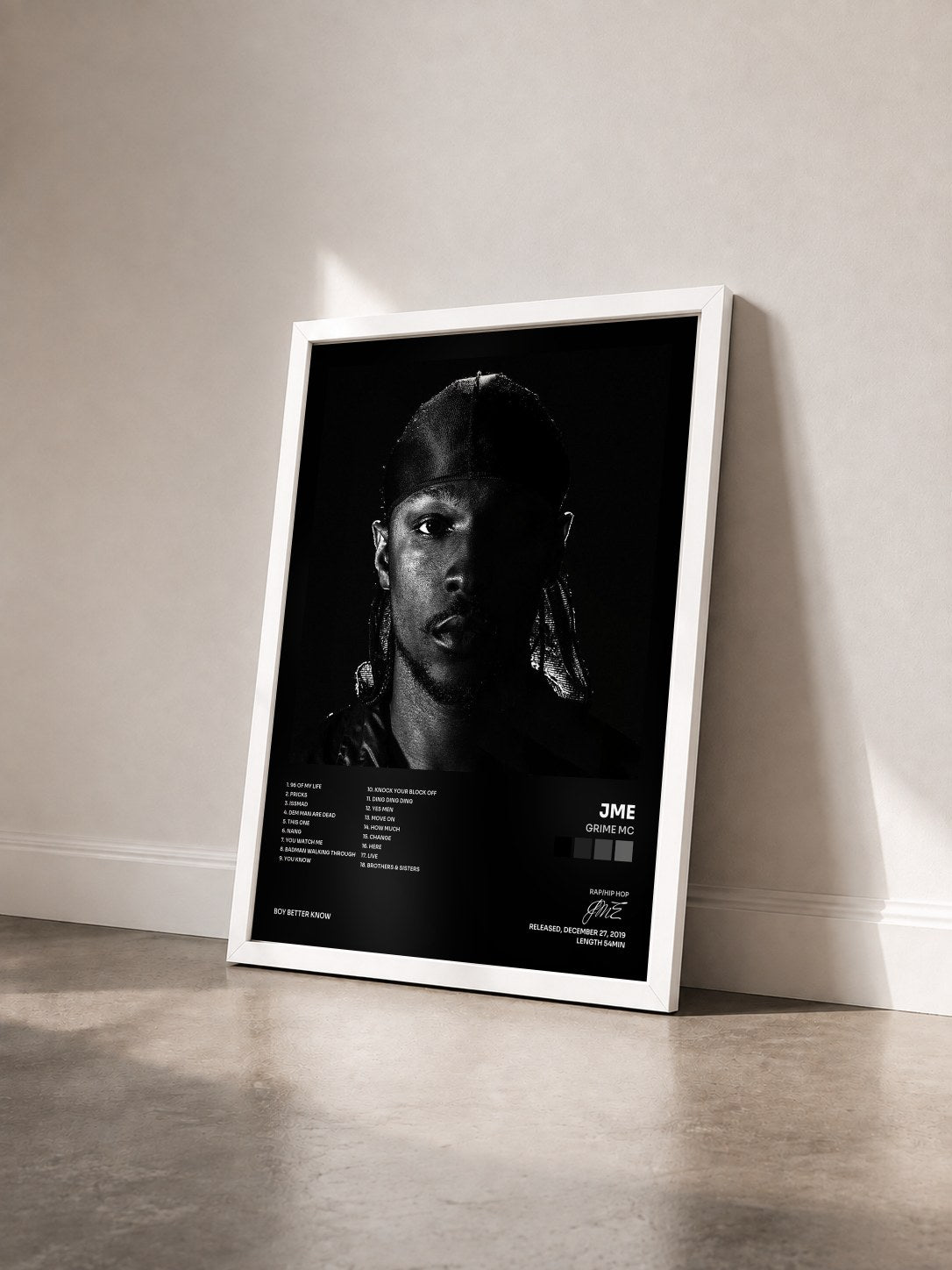 #blanc Tableau de l'album Grime MC de JME vu de trois quarts, cadre blanc