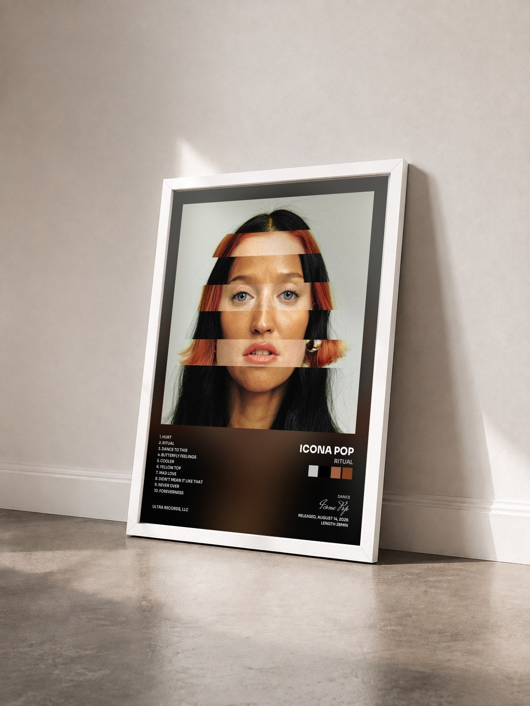 #blanc Tableau de l'album Ritual de Icona Pop vu de trois quarts, cadre blanc