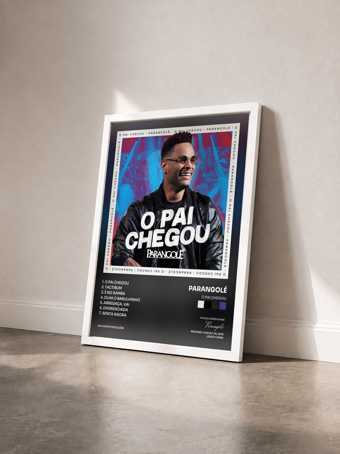 #blanc Tableau de l'album O Pai Chegou de Parangolé vu de trois quarts, cadre blanc