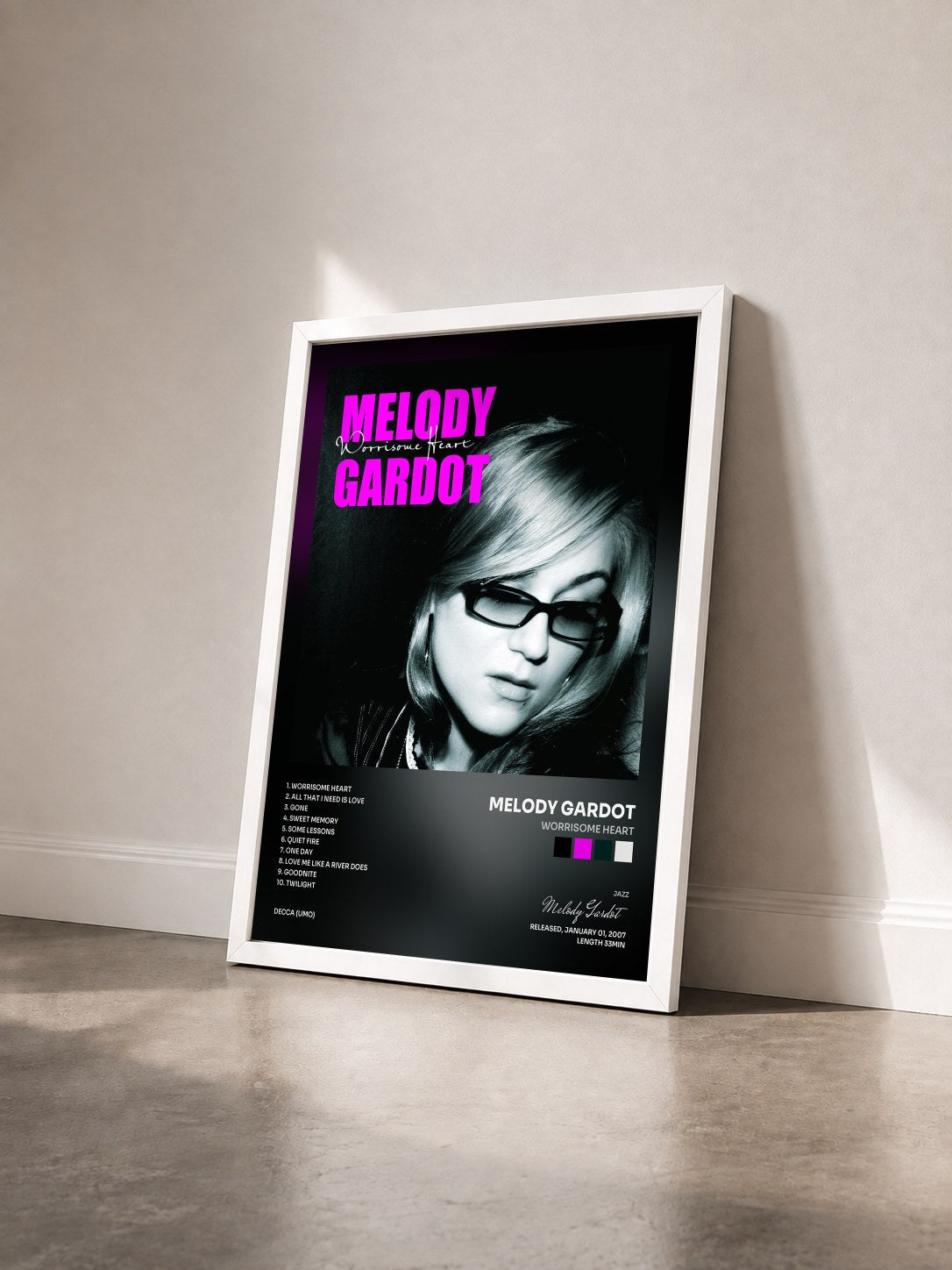 #blanc Tableau de l'album Worrisome Heart de Melody Gardot vu de trois quarts, cadre blanc