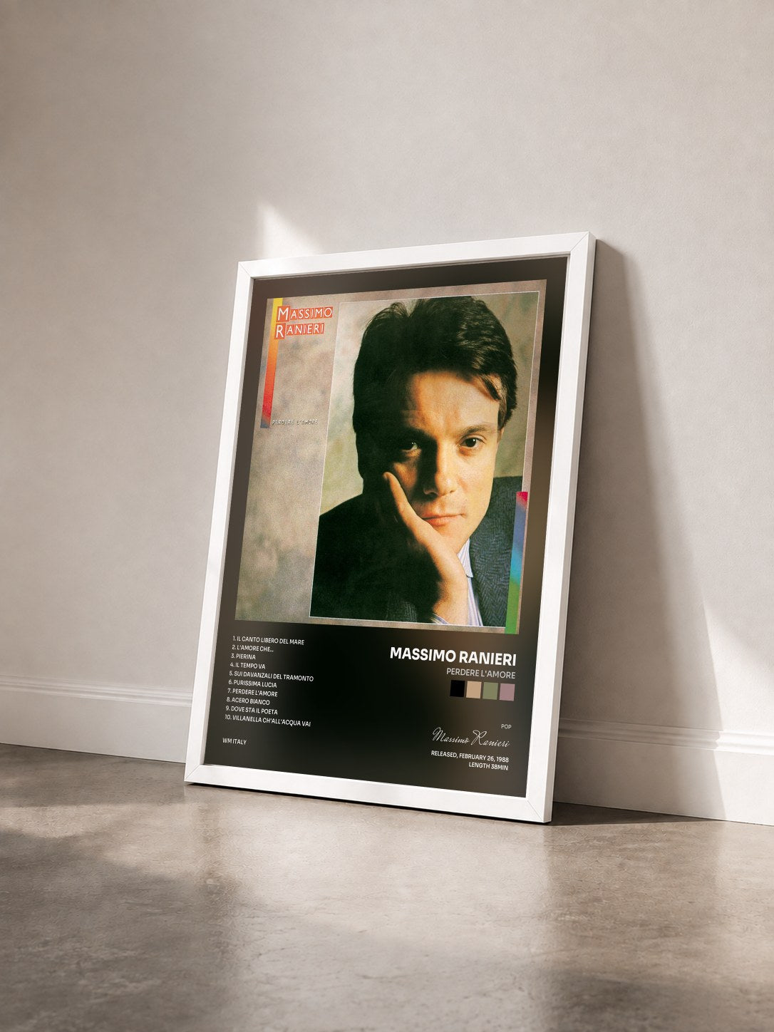 #blanc Tableau de l'album Perdere l'amore de Massimo Ranieri vu de trois quarts, cadre blanc