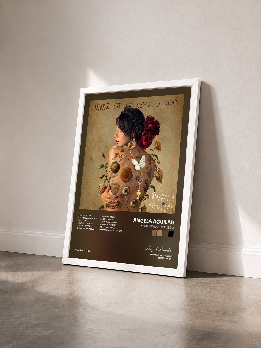 #blanc Tableau de l'album Nadie Se Va Como Llegó de Angela Aguilar vu de trois quarts, cadre blanc