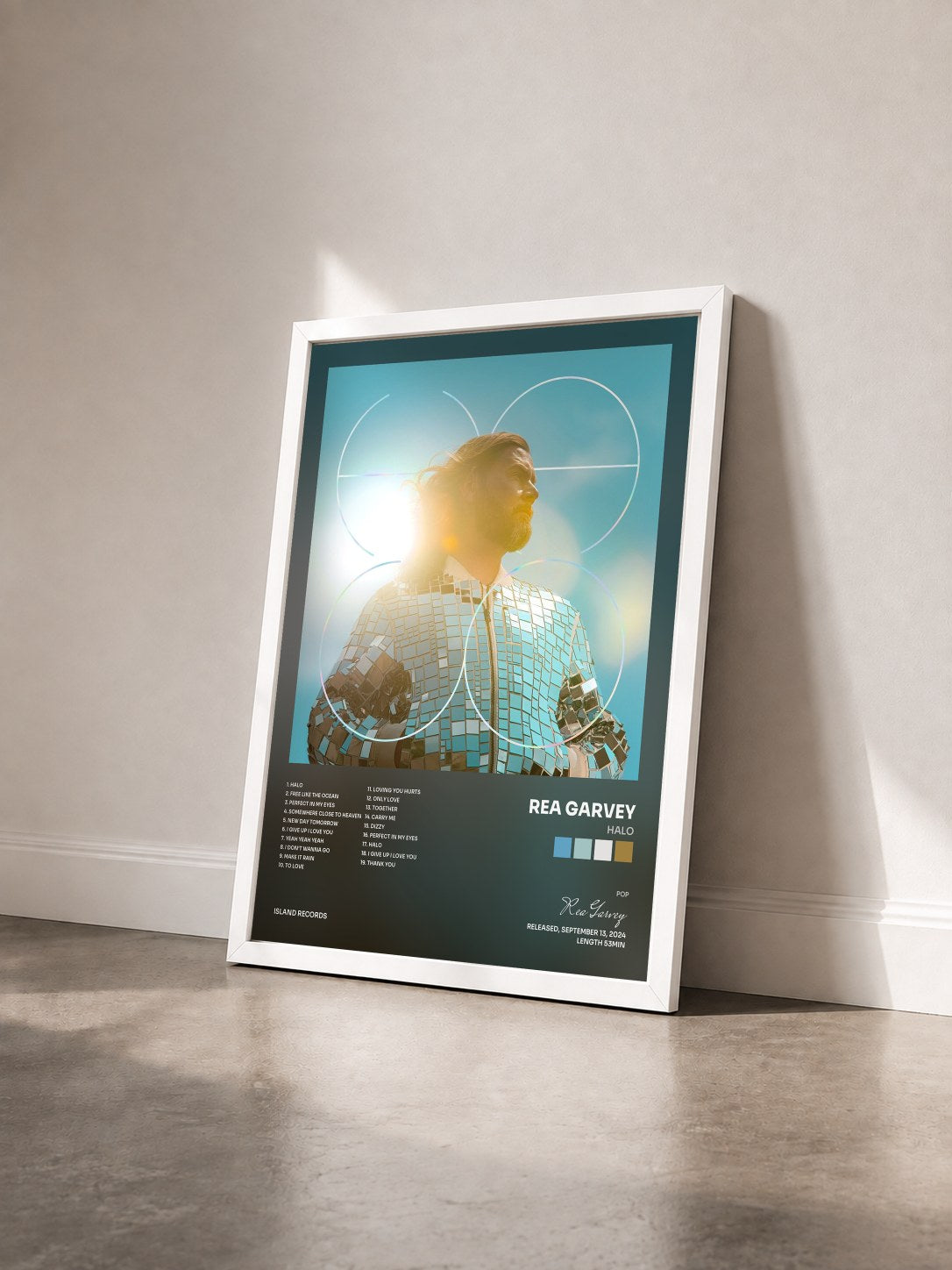 #blanc Tableau de l'album HALO de Rea Garvey vu de trois quarts, cadre blanc