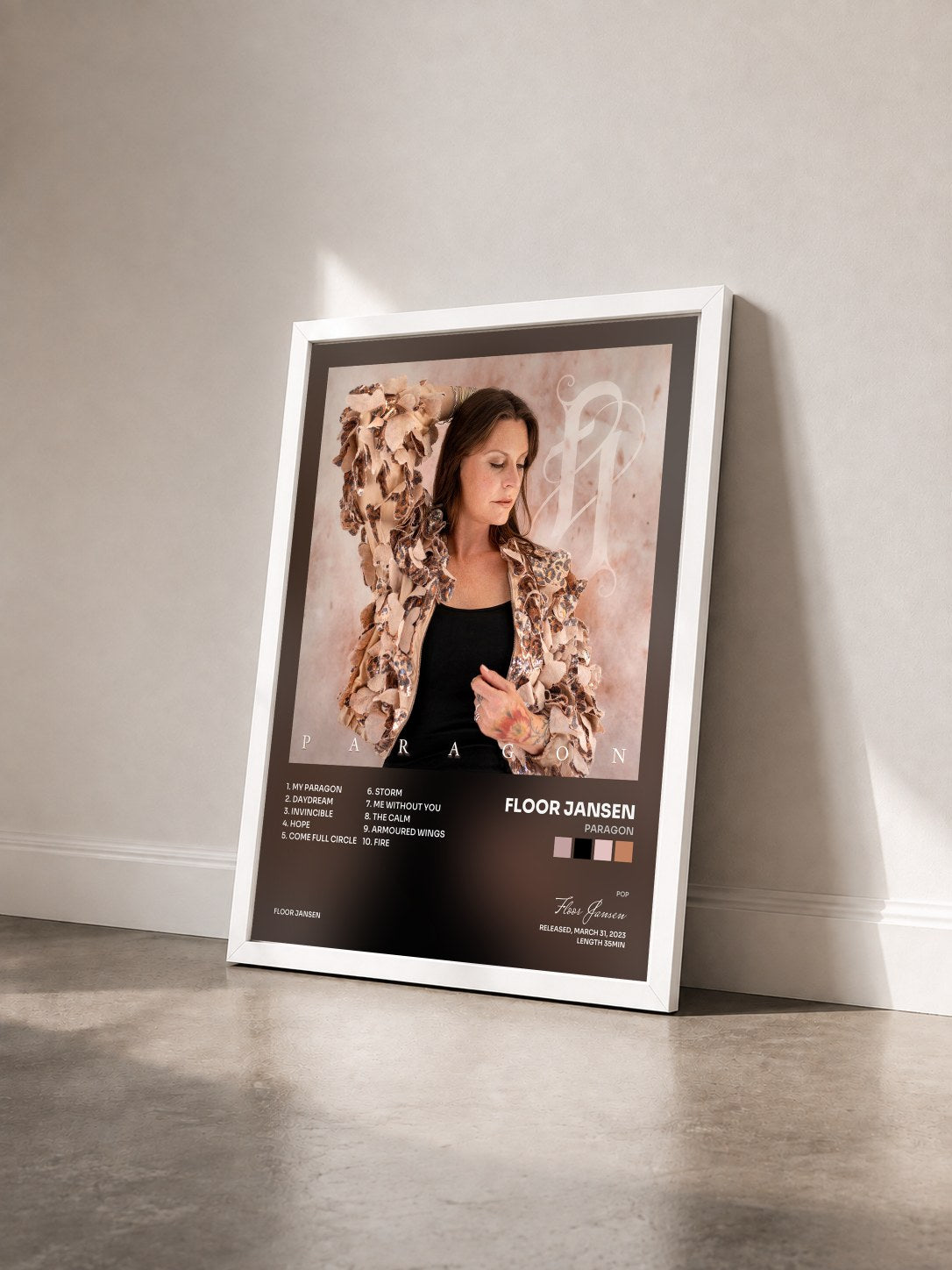 #blanc Tableau de l'album Paragon de Floor Jansen vu de trois quarts, cadre blanc