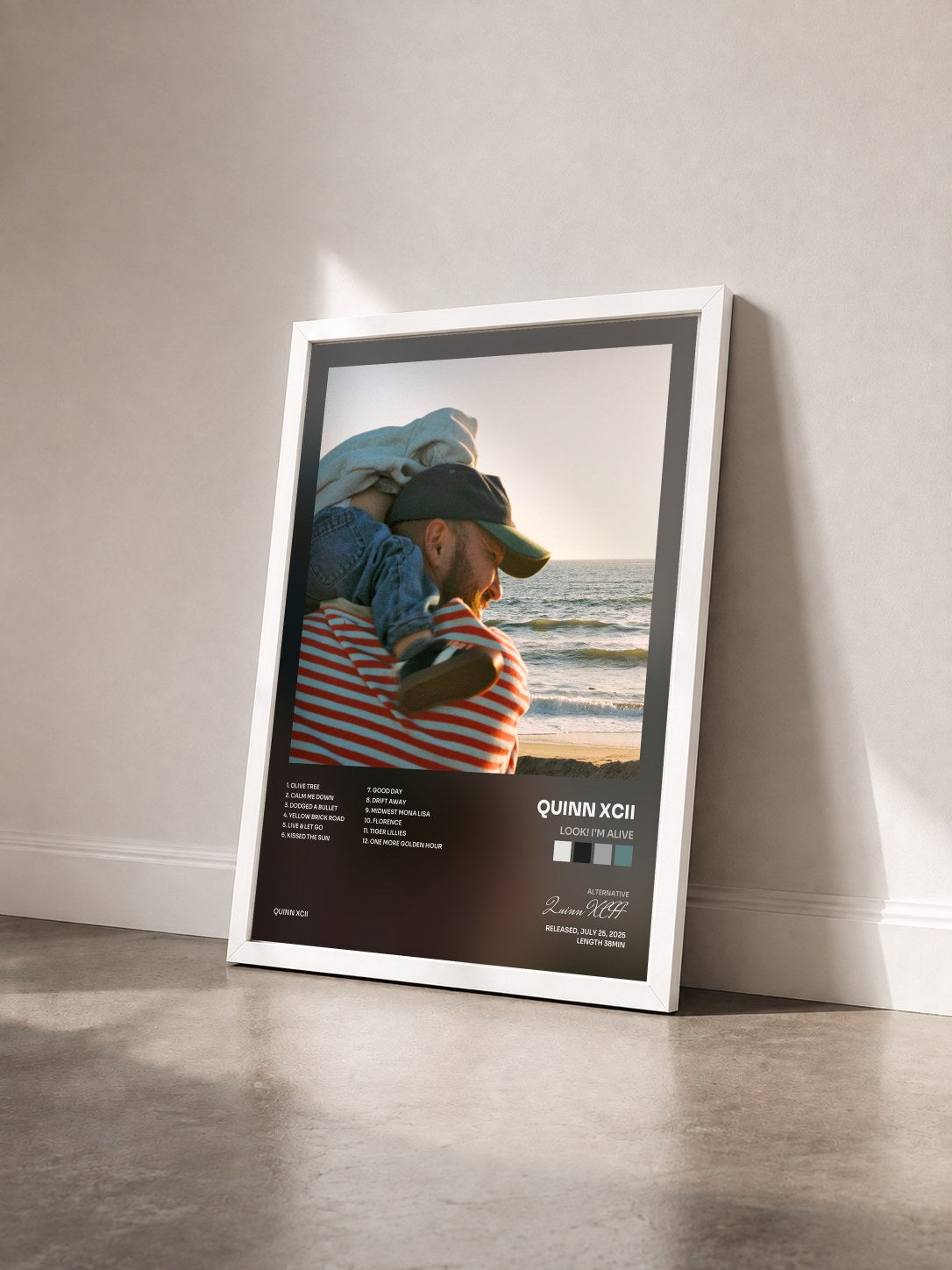 #blanc Tableau de l'album LOOK! I'm Alive de Quinn XCII vu de trois quarts, cadre blanc