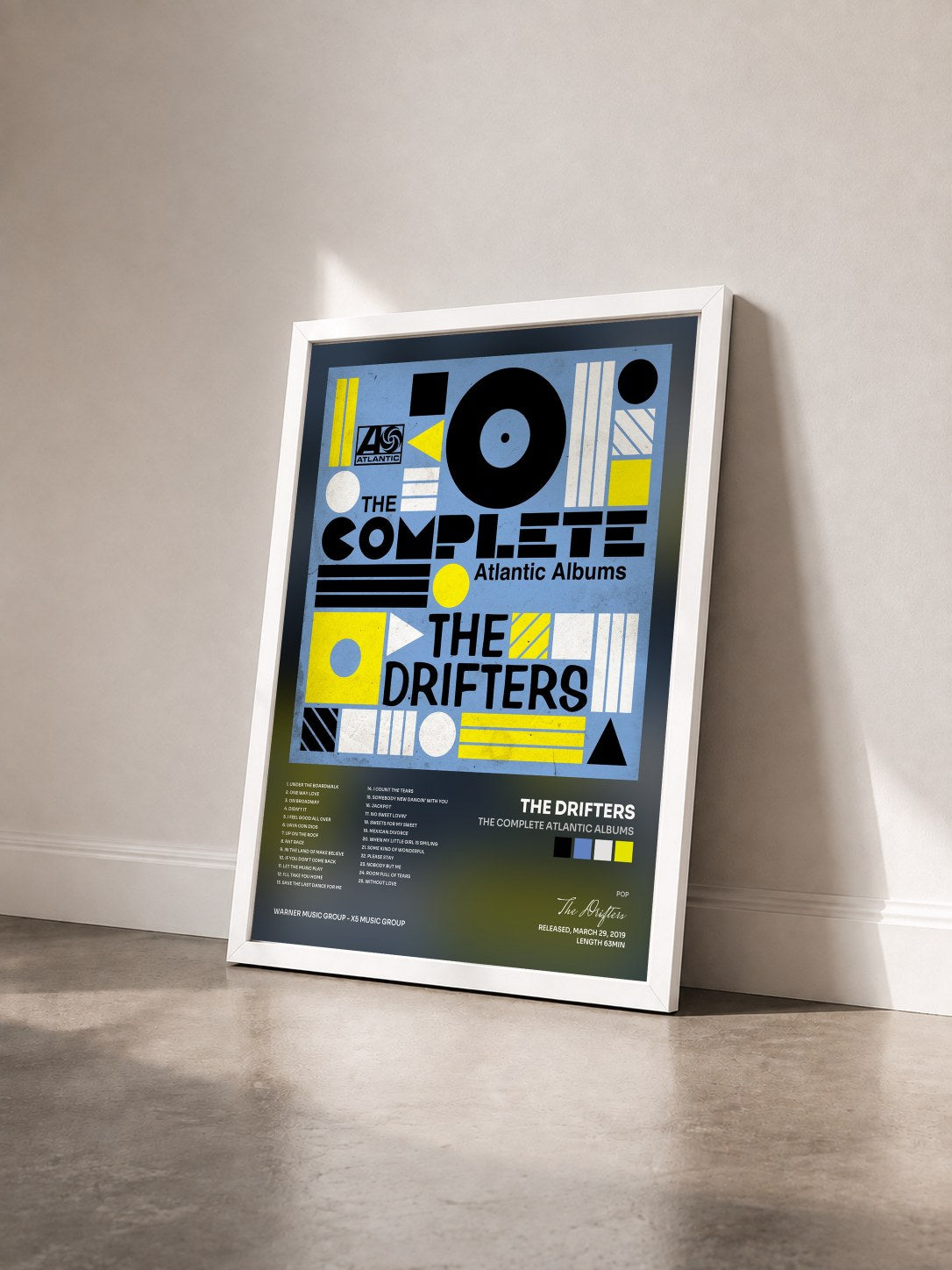 #blanc Tableau de l'album The Complete Atlantic Albums de The Drifters vu de trois quarts, cadre blanc