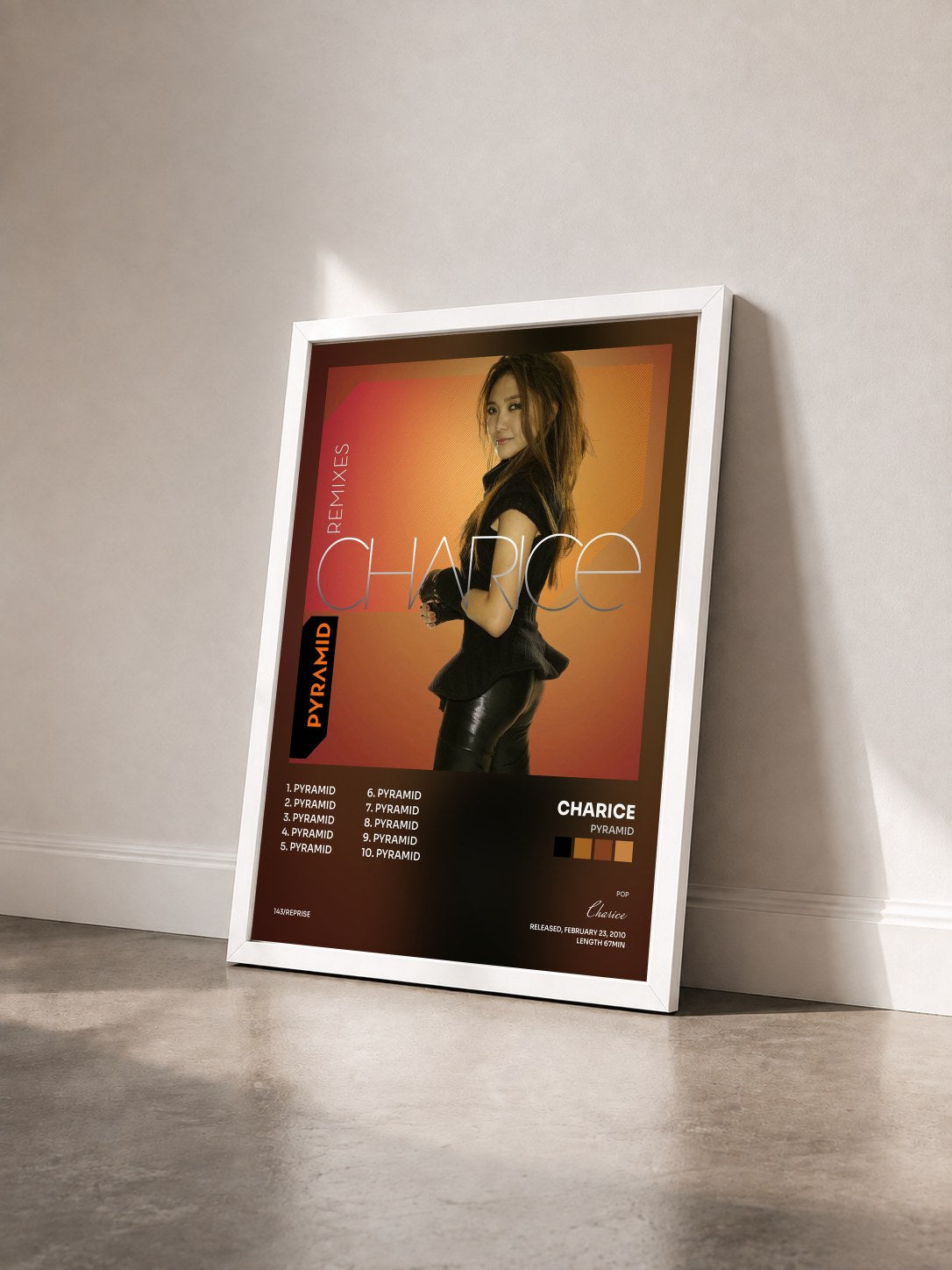 #blanc Tableau de l'album Pyramid de Charice vu de trois quarts, cadre blanc