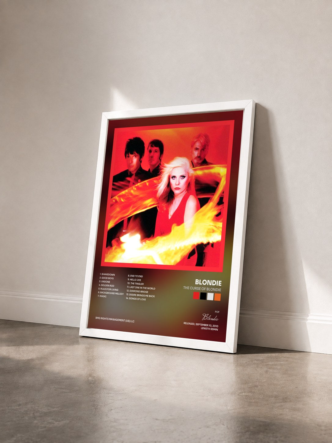 #blanc Tableau de l'album The Curse of Blondie de Blondie vu de trois quarts, cadre blanc