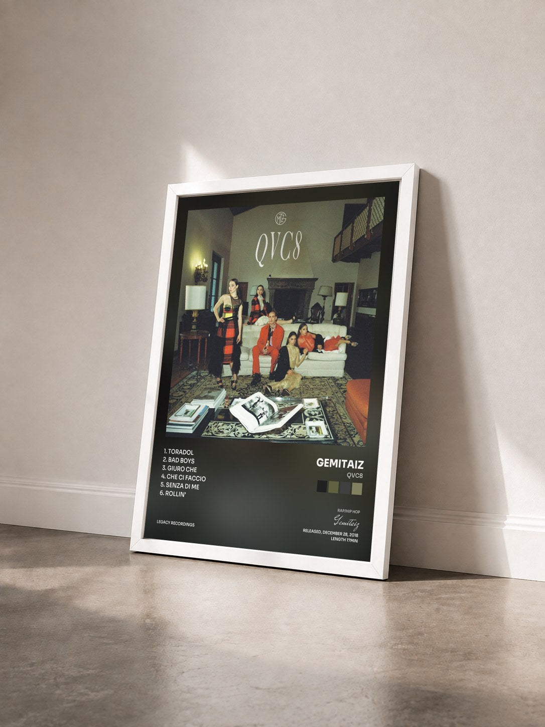 #blanc Tableau de l'album QVC8 de Gemitaiz vu de trois quarts, cadre blanc