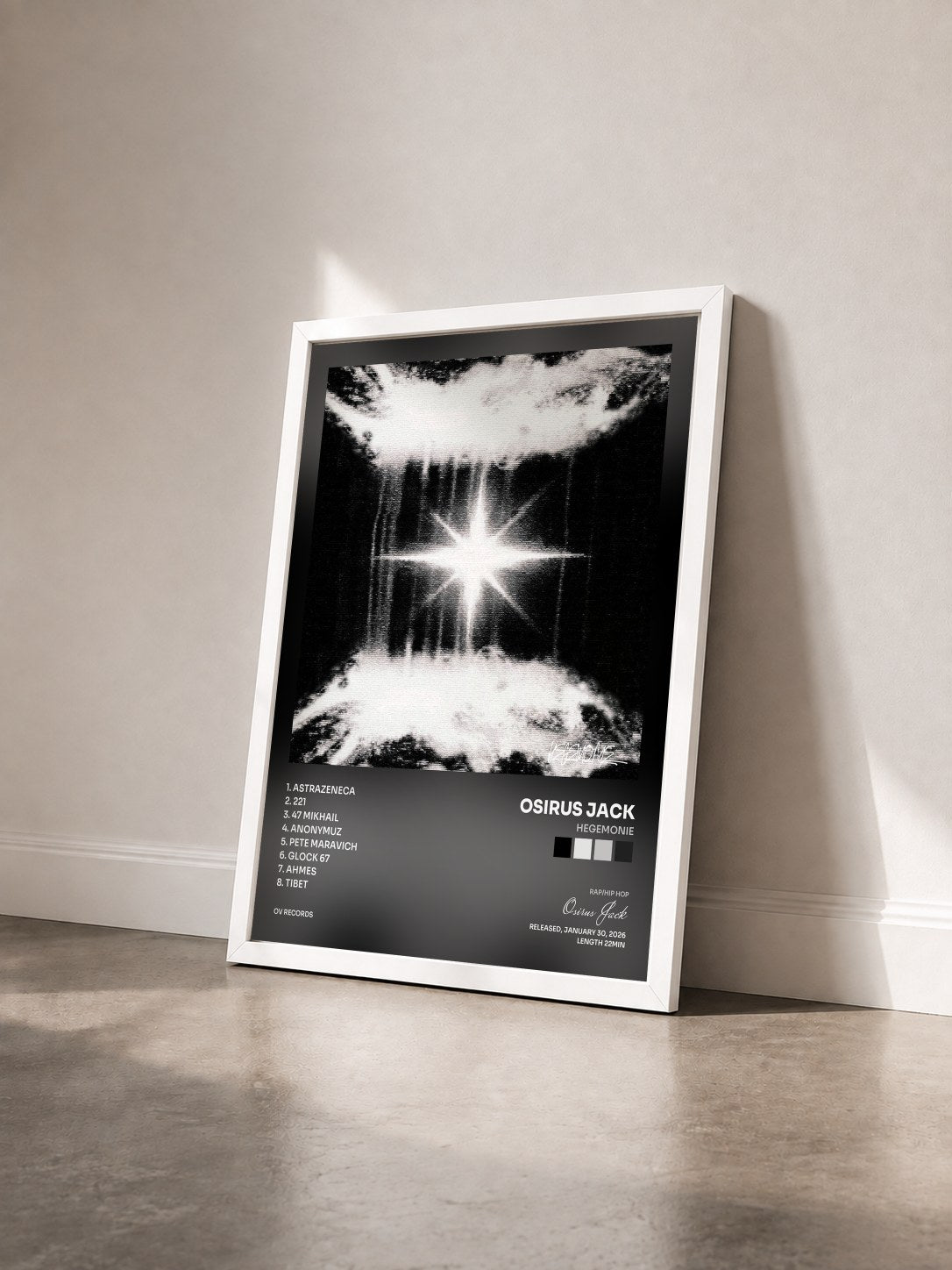 #blanc Tableau de l'album HEGEMONIE de Osirus Jack vu de trois quarts, cadre blanc