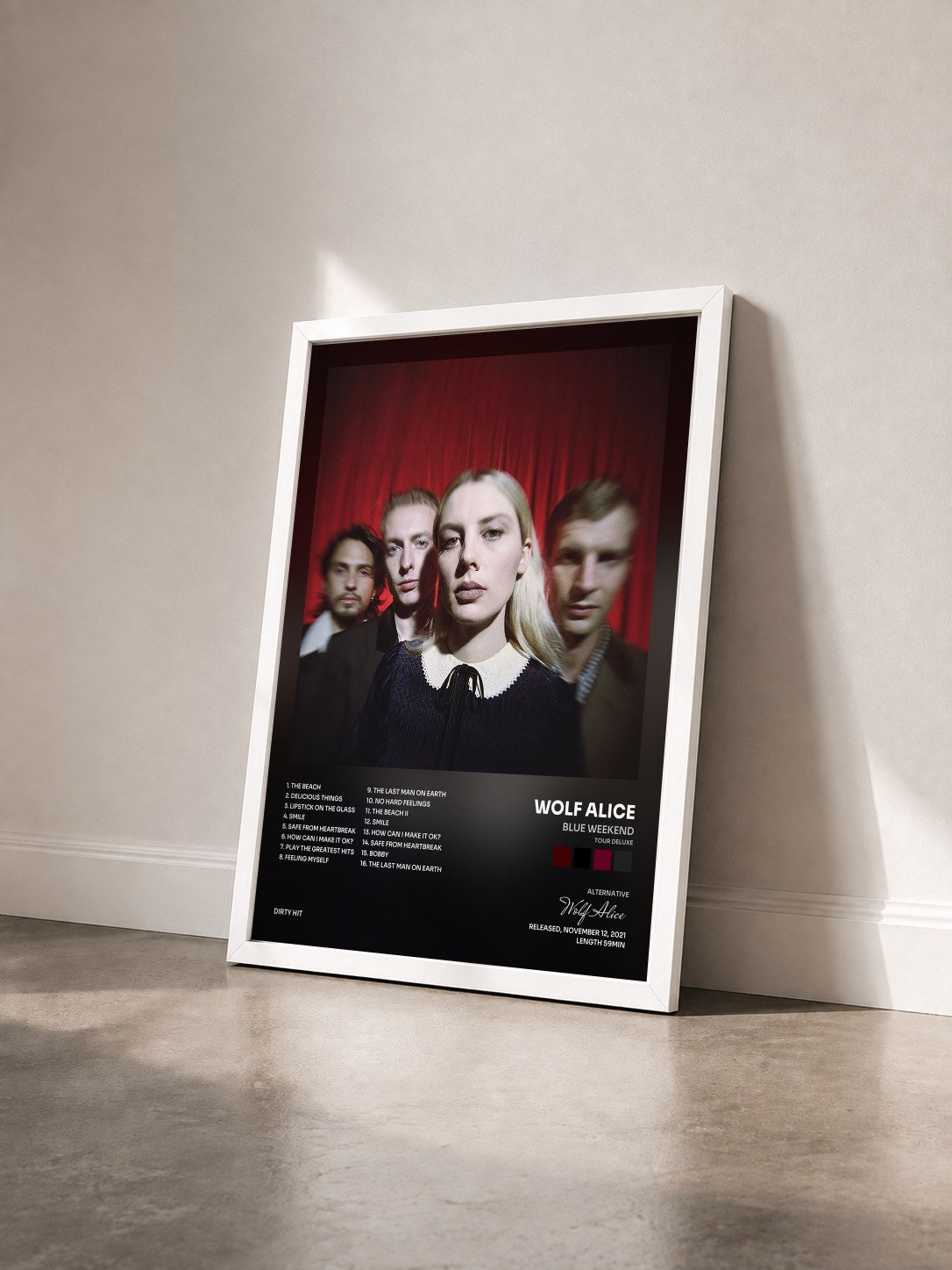 #blanc Tableau de l'album Blue Weekend (Tour Deluxe) de Wolf Alice vu de trois quarts, cadre blanc