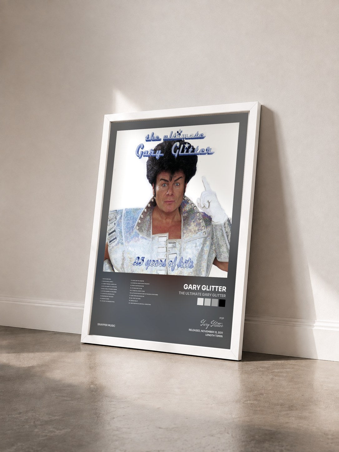 #blanc Tableau de l'album The Ultimate Gary Glitter de Gary Glitter vu de trois quarts, cadre blanc
