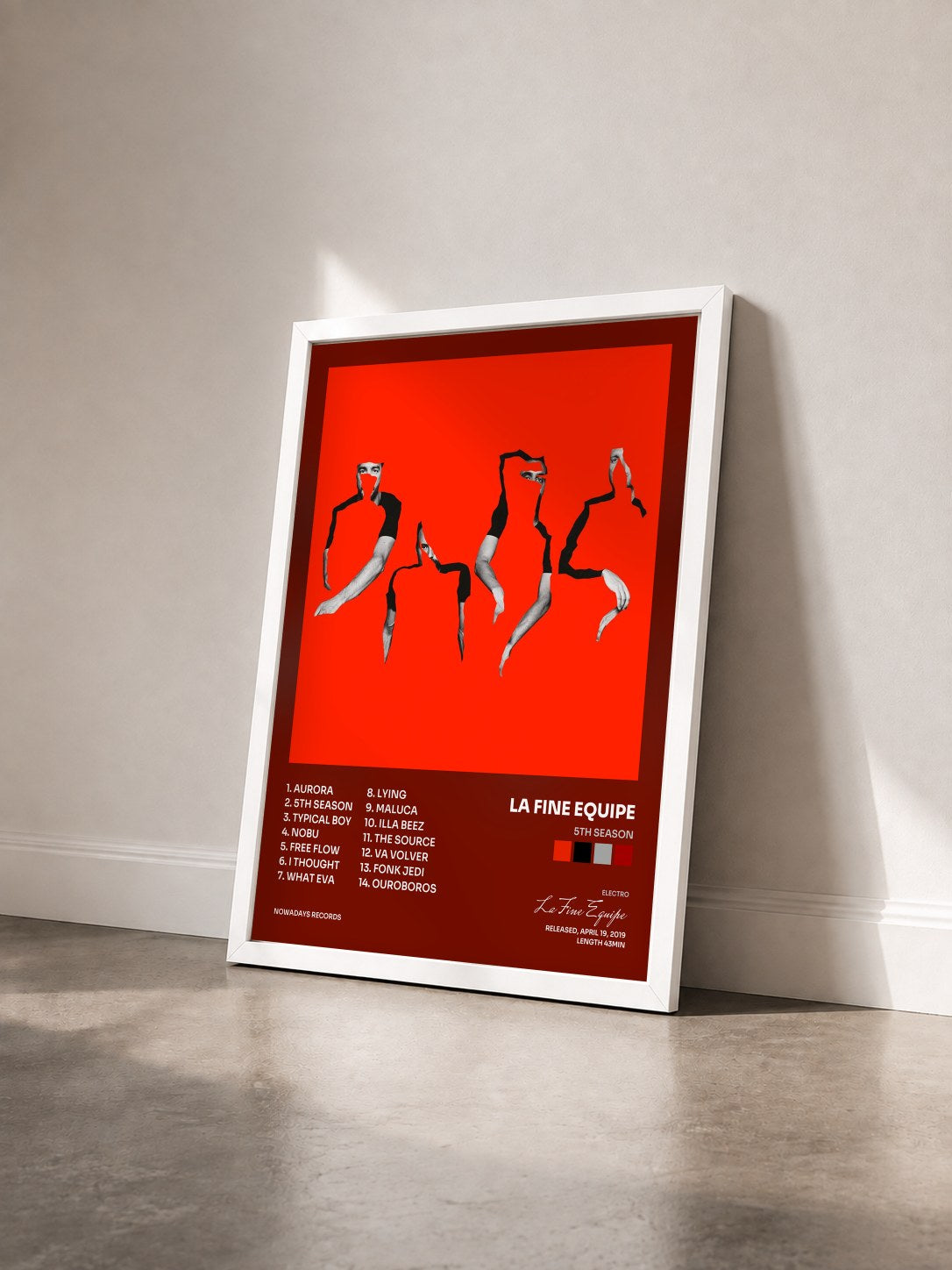 #blanc Tableau de l'album 5Th Season de La Fine Equipe vu de trois quarts, cadre blanc