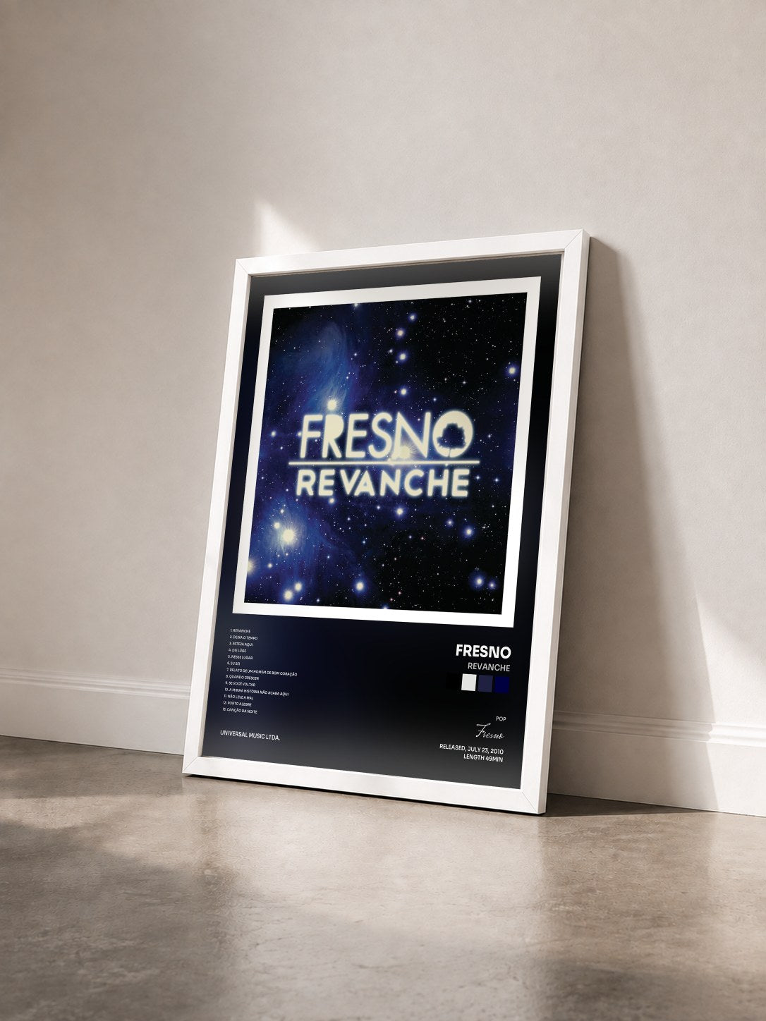 #blanc Tableau de l'album Revanche de Fresno vu de trois quarts, cadre blanc