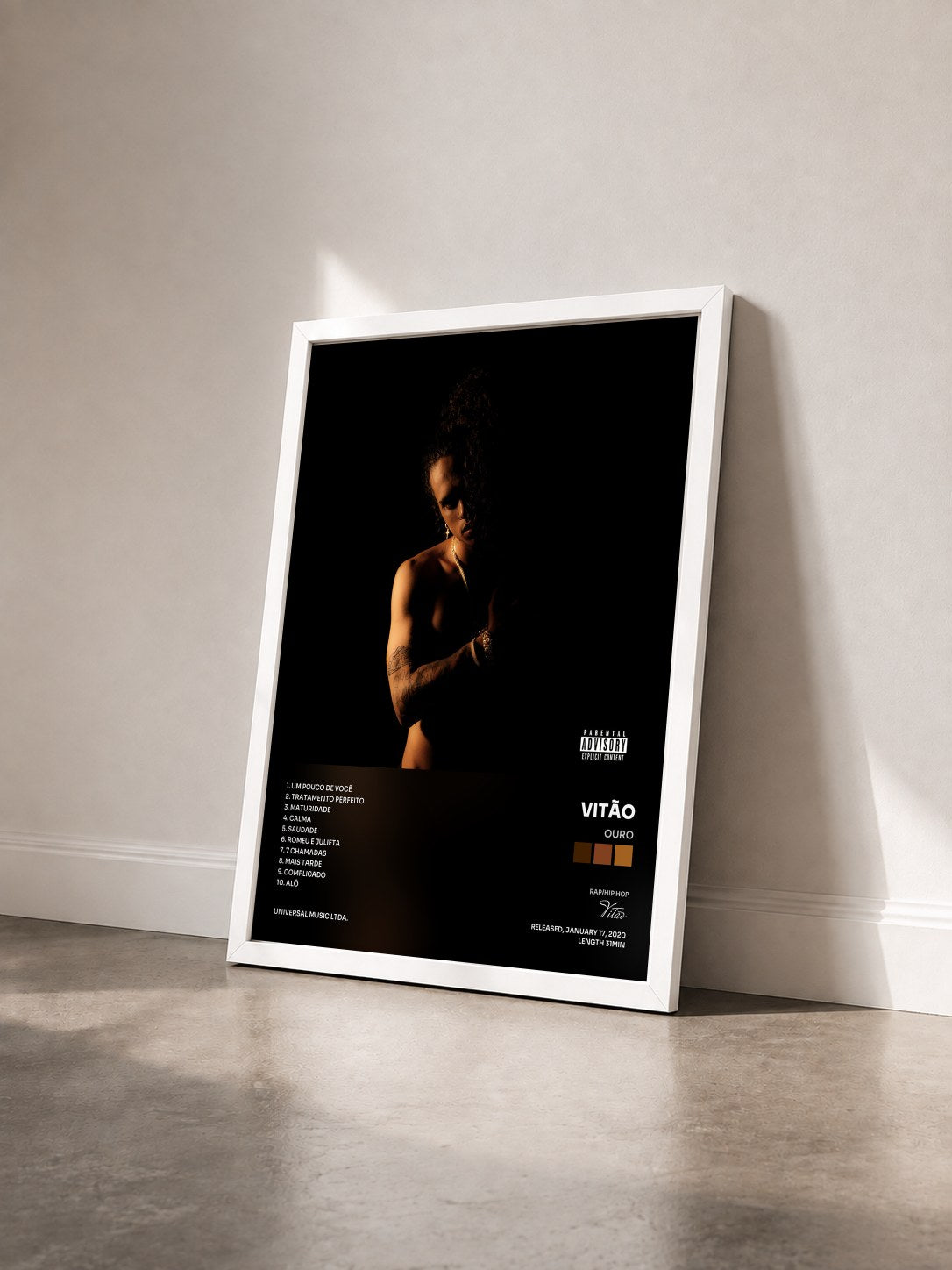 #blanc Tableau de l'album Ouro de Vitão vu de trois quarts, cadre blanc