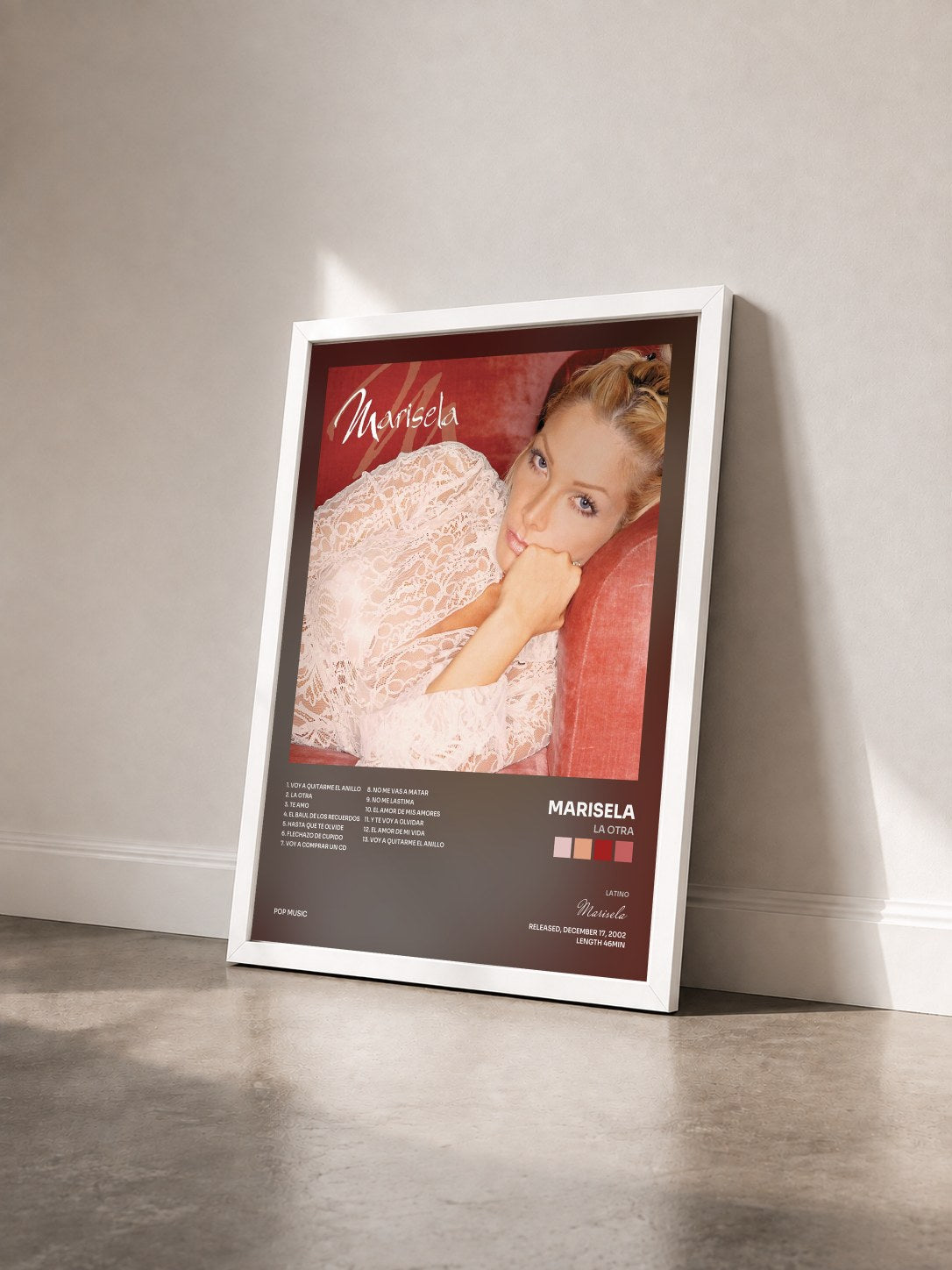 #blanc Tableau de l'album La Otra de Marisela vu de trois quarts, cadre blanc