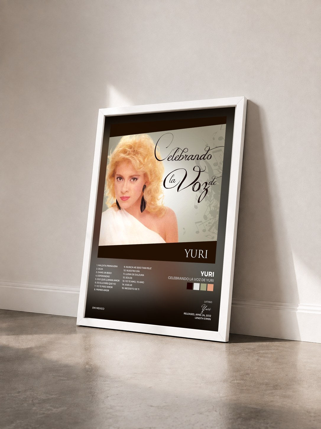 #blanc Tableau de l'album Celebrando La Voz De Yuri de Yuri vu de trois quarts, cadre blanc