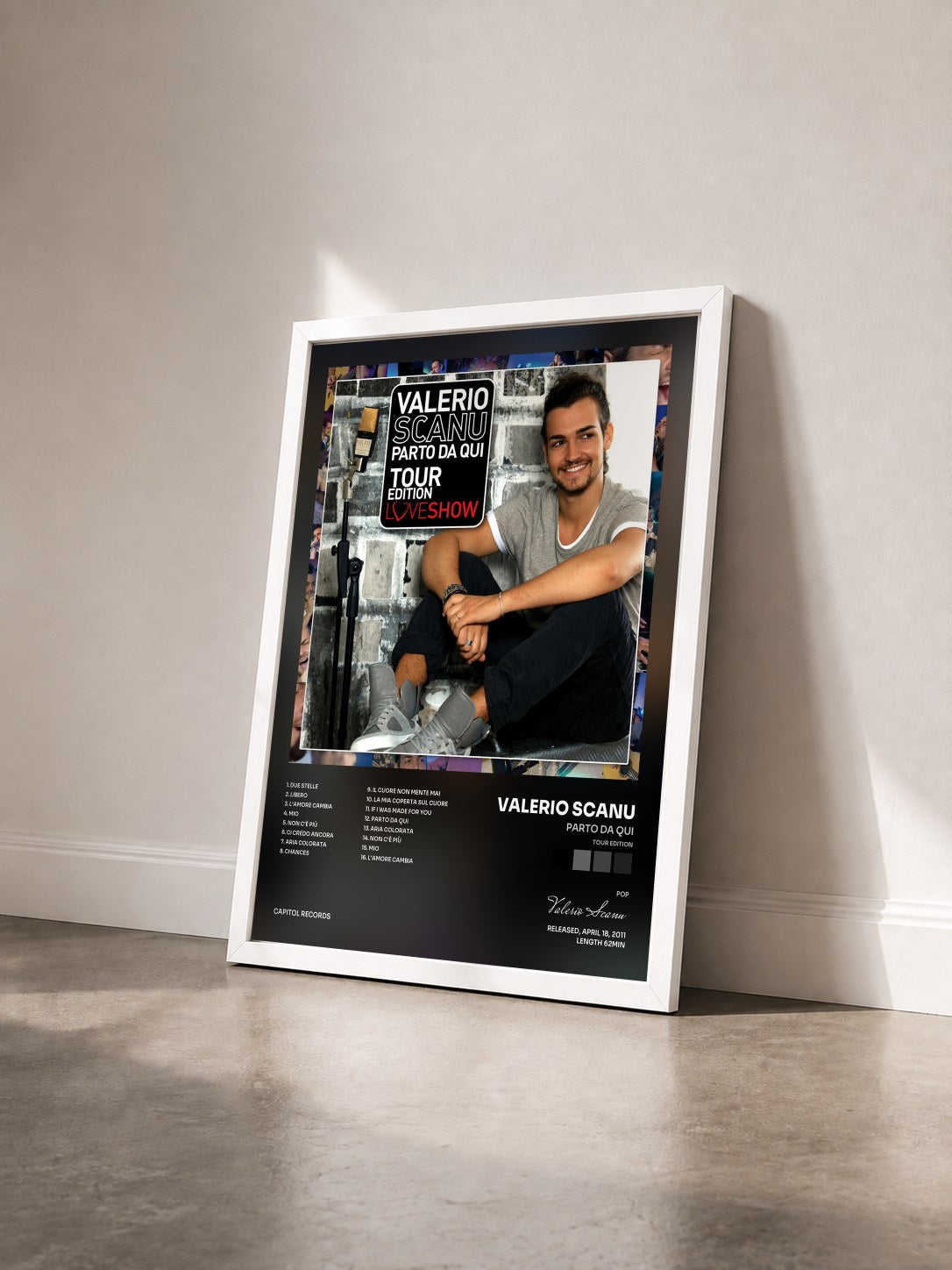 #blanc Tableau de l'album Parto Da Qui (Tour Edition) de Valerio Scanu vu de trois quarts, cadre blanc