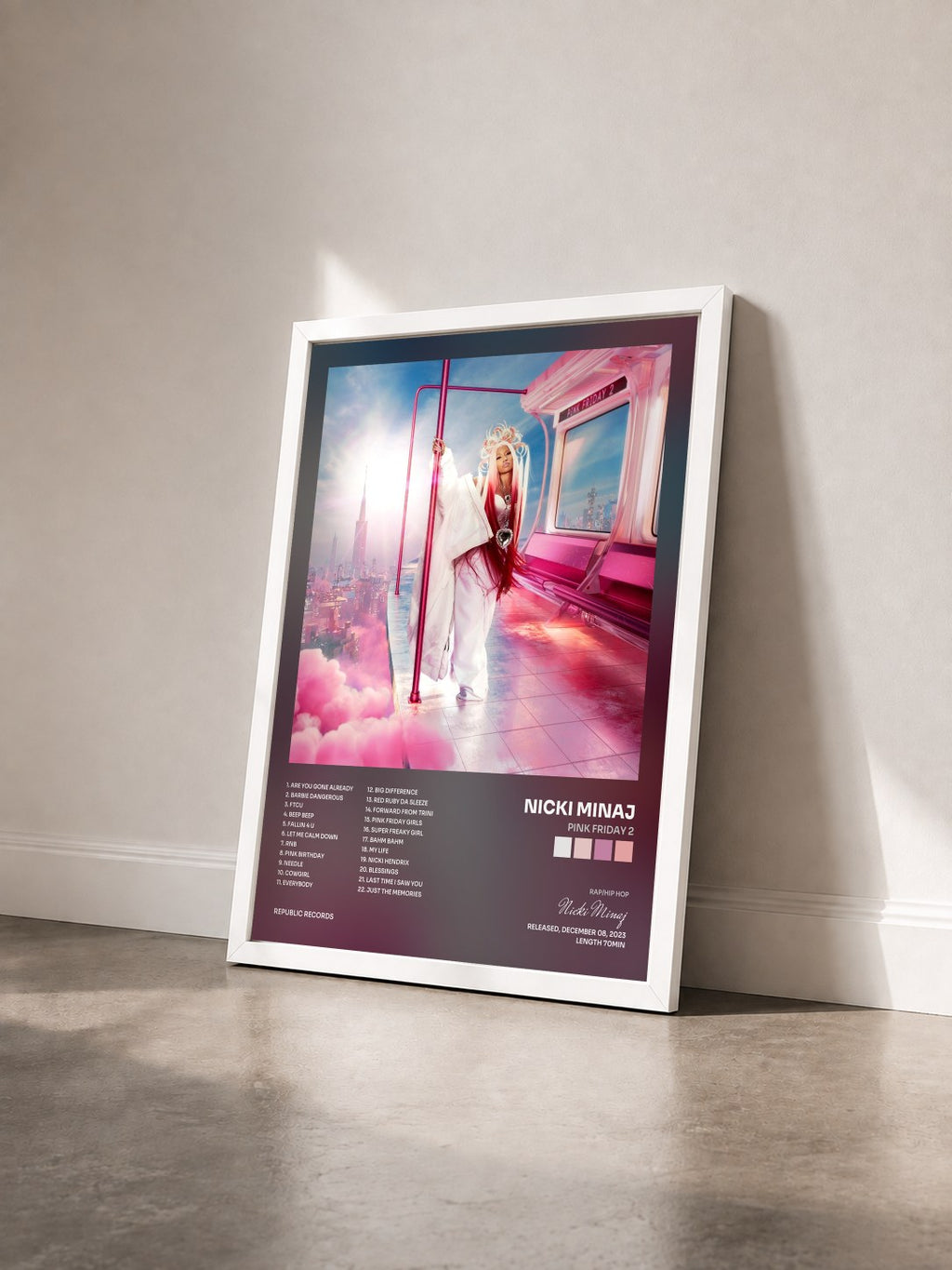 #blanc Tableau de l'album Pink Friday 2 de Nicki Minaj vu de trois quarts, cadre blanc
