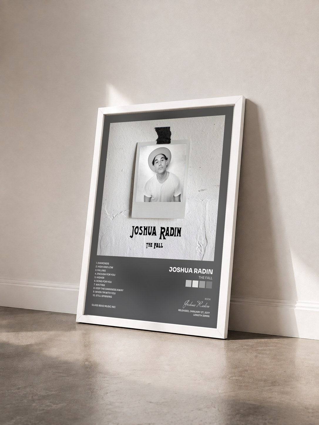 #blanc Tableau de l'album The Fall de Joshua Radin vu de trois quarts, cadre blanc
