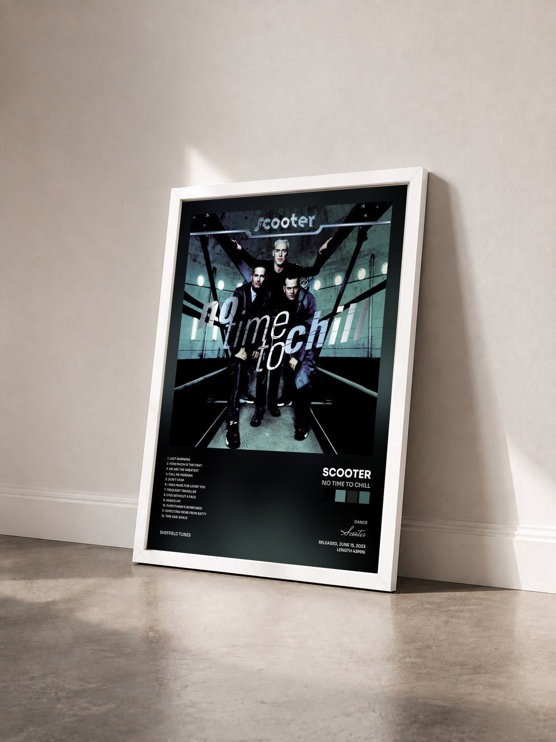 #blanc Tableau de l'album No Time To Chill de Scooter vu de trois quarts, cadre blanc