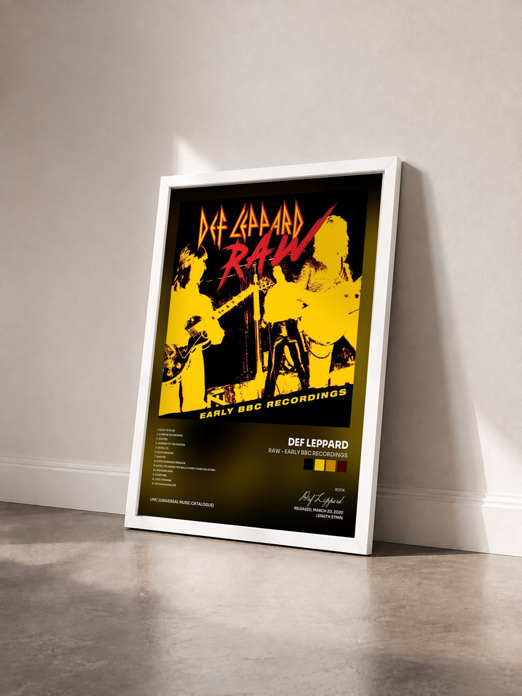 #blanc Tableau de l'album Raw - Early BBC Recordings de Def Leppard vu de trois quarts, cadre blanc