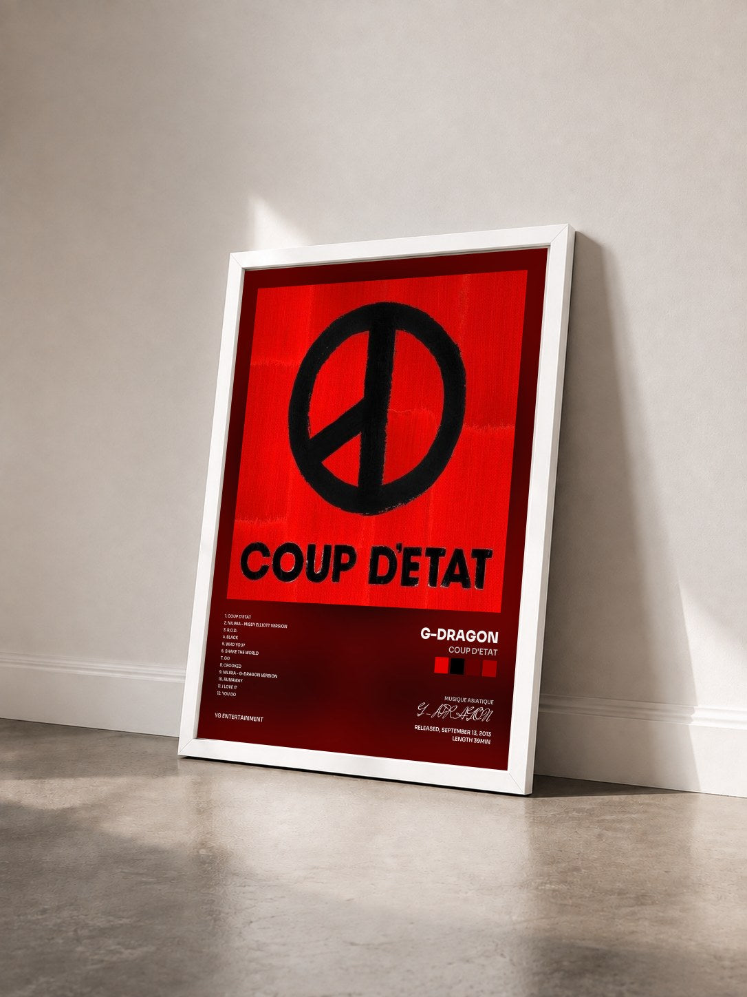 #blanc Tableau de l'album COUP D'ETAT de G-DRAGON vu de trois quarts, cadre blanc