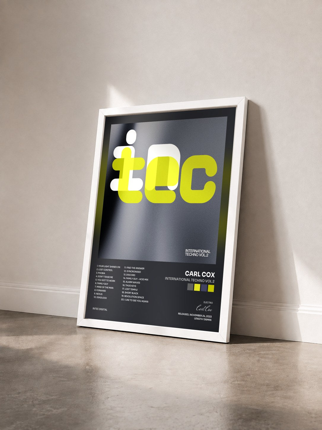 #blanc Tableau de l'album International Techno Vol 2 de Carl Cox vu de trois quarts, cadre blanc