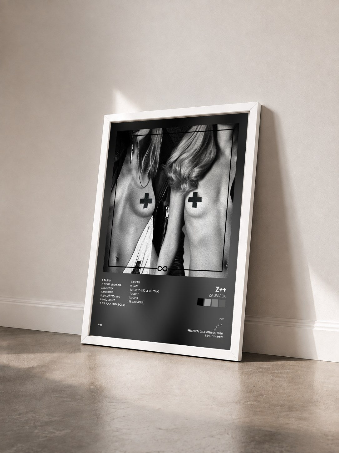 #blanc Tableau de l'album Zauvijek de z++ vu de trois quarts, cadre blanc