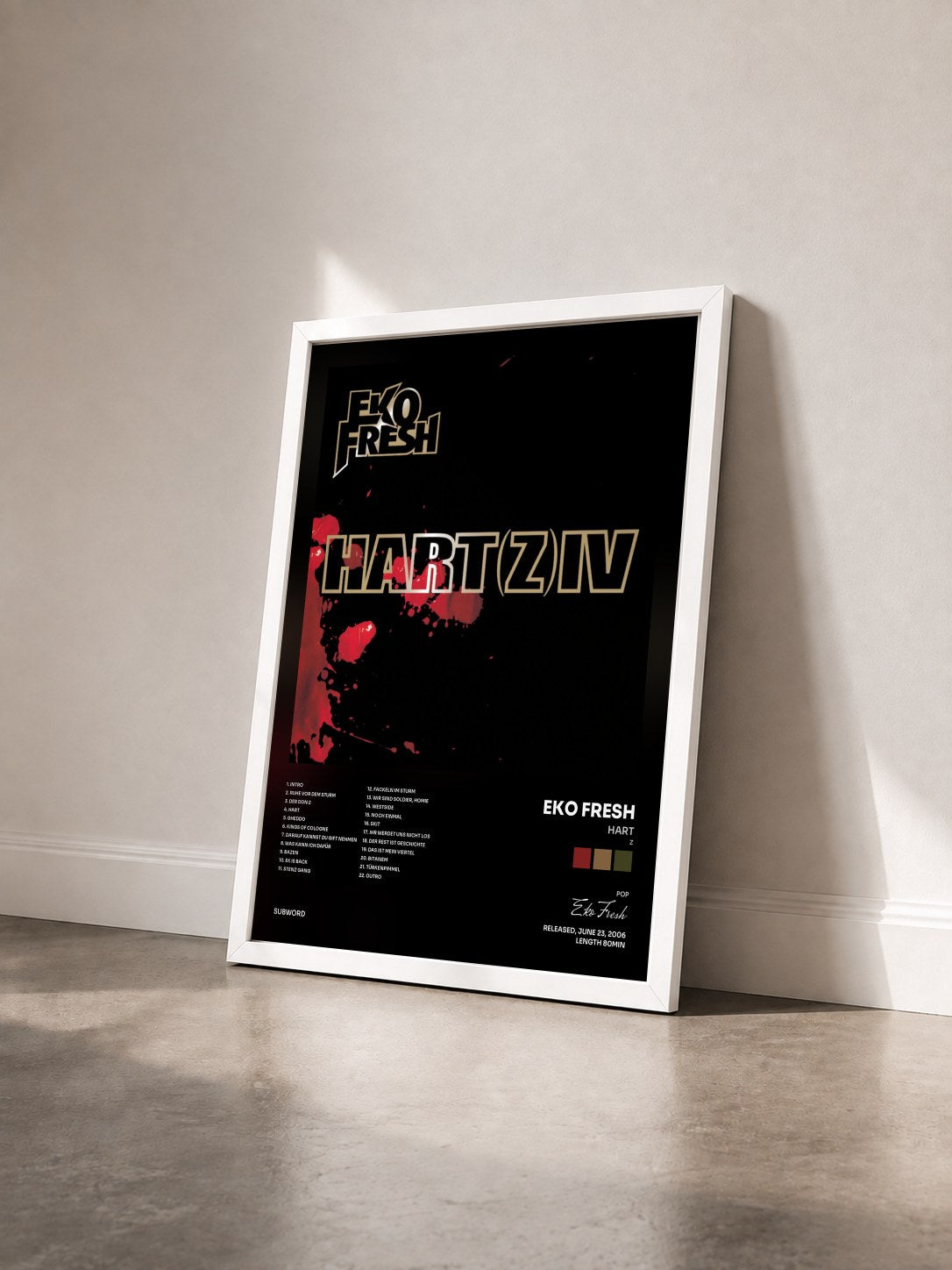 #blanc Tableau de l'album Hart(z) IV de Eko Fresh vu de trois quarts, cadre blanc