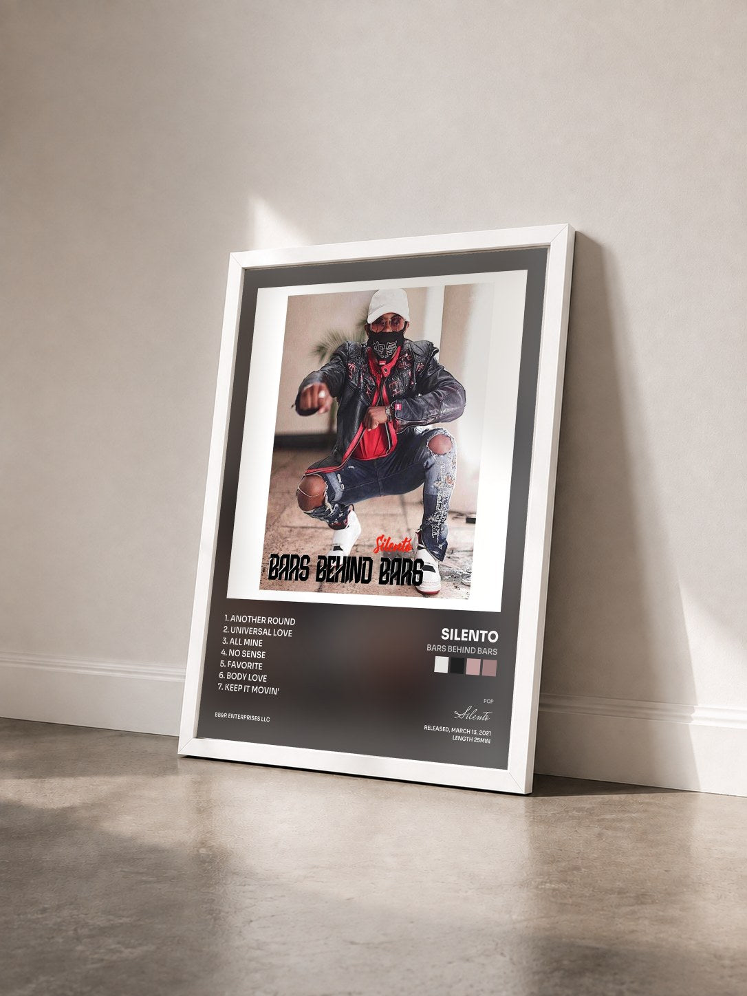 #blanc Tableau de l'album Bars Behind Bars de Silento vu de trois quarts, cadre blanc