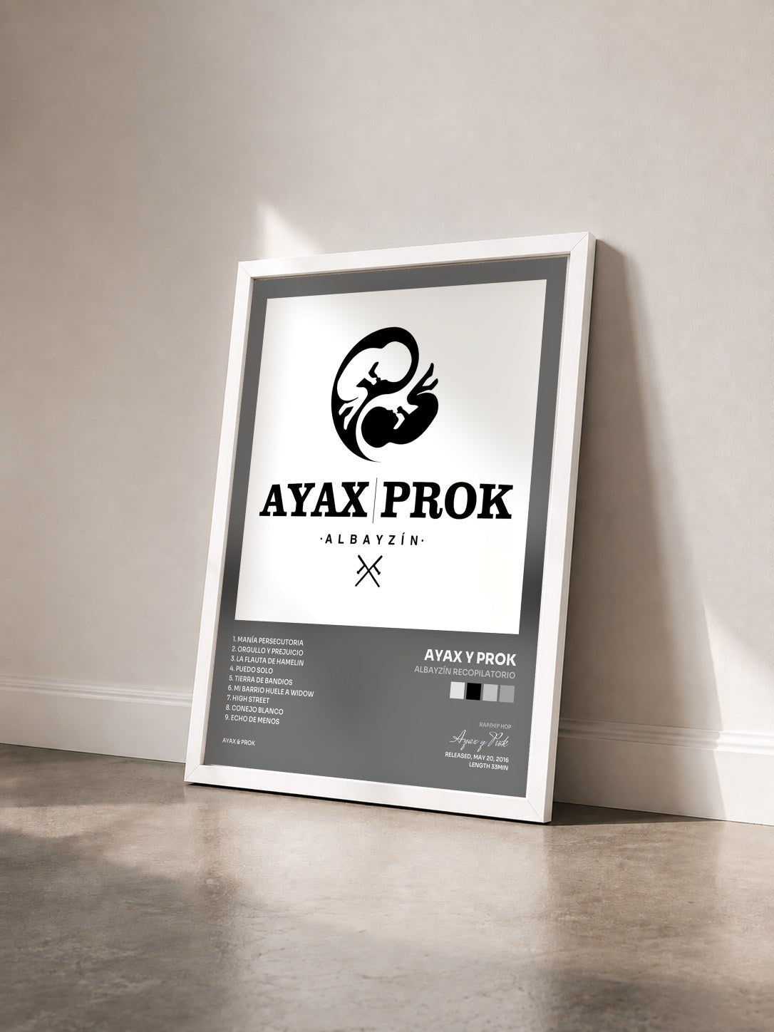 #blanc Tableau de l'album Albayzín Recopilatorio de Ayax y Prok vu de trois quarts, cadre blanc