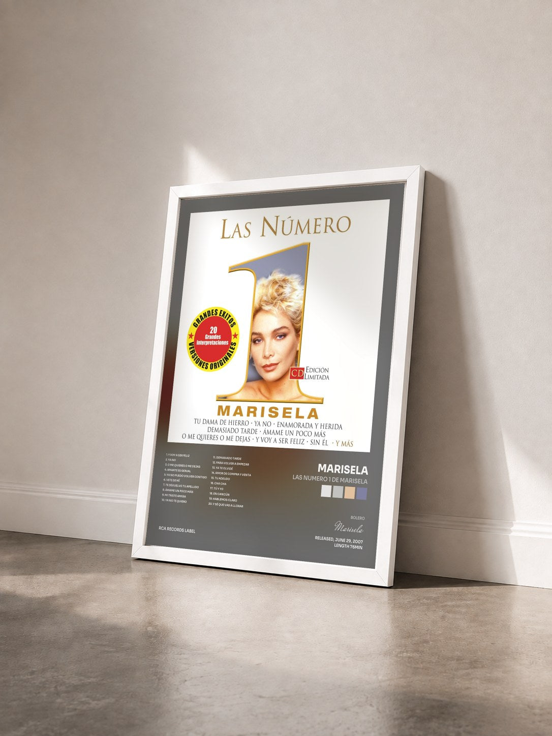 #blanc Tableau de l'album Las Numero 1 De Marisela de Marisela vu de trois quarts, cadre blanc