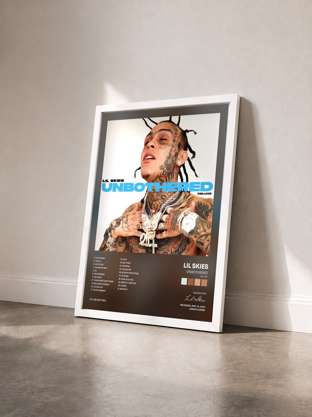 #blanc Tableau de l'album Unbothered (Deluxe) de Lil Skies vu de trois quarts, cadre blanc