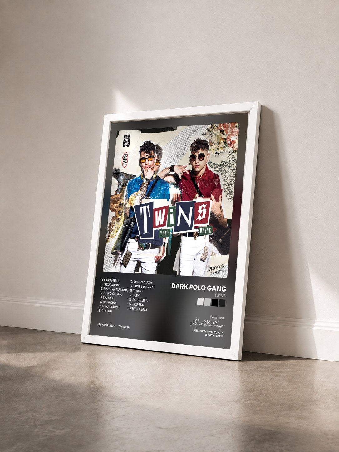 #blanc Tableau de l'album Twins de Dark Polo Gang vu de trois quarts, cadre blanc
