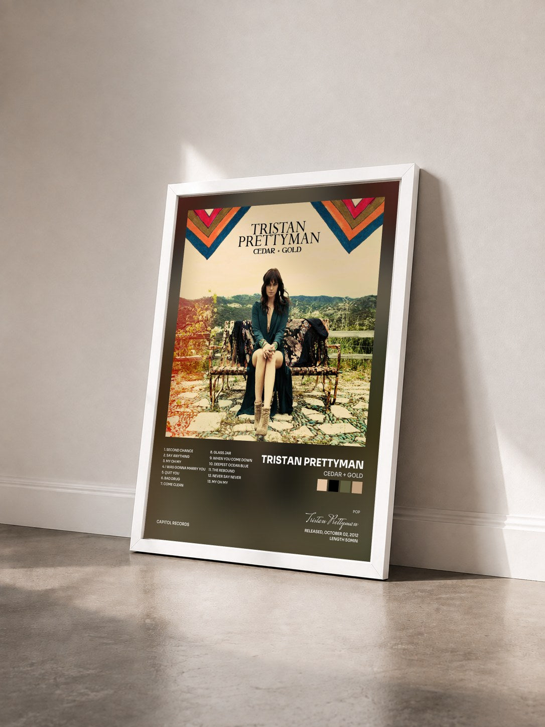 #blanc Tableau de l'album Cedar + Gold de Tristan Prettyman vu de trois quarts, cadre blanc